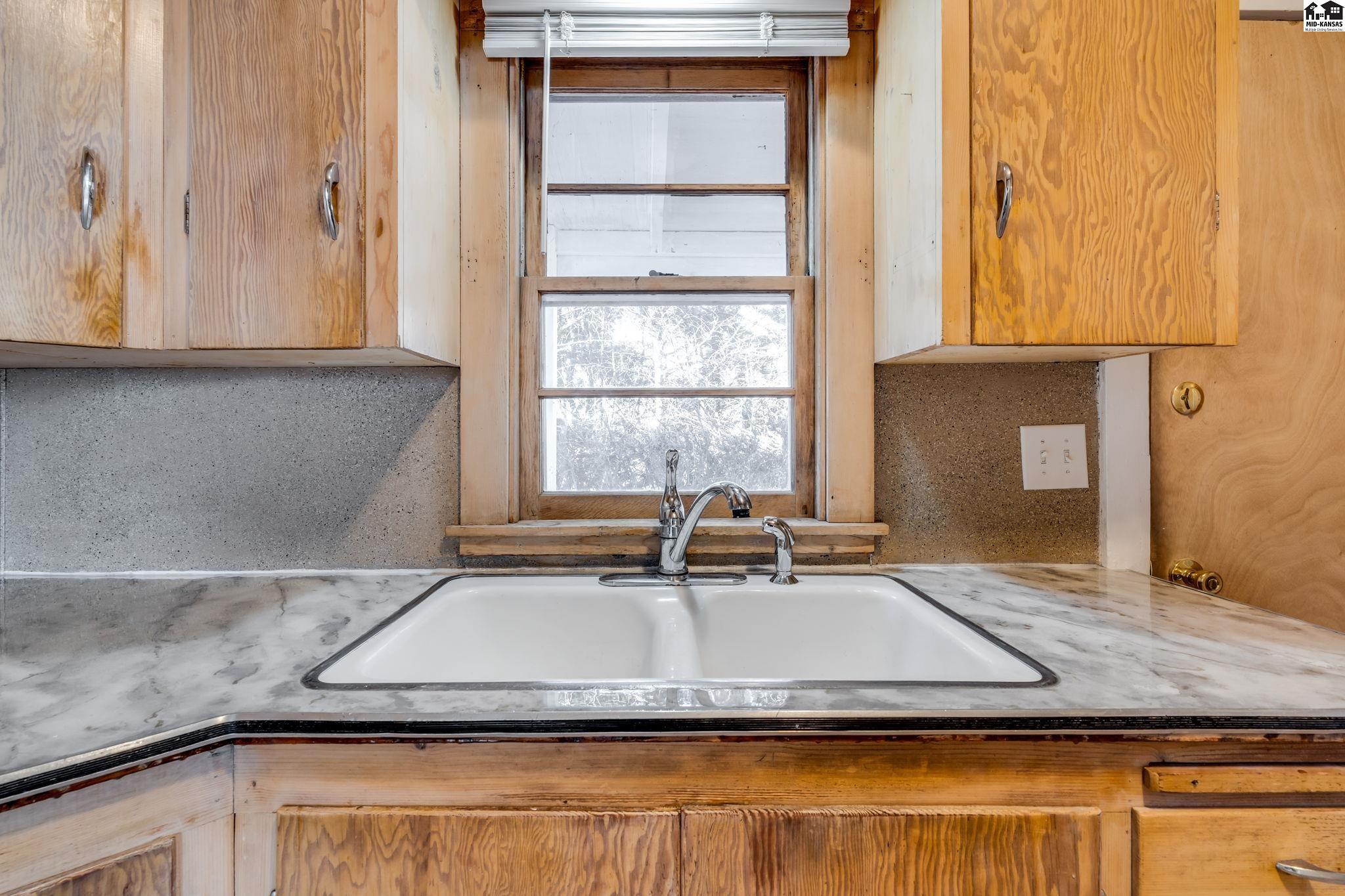 122 E 7th Avenue Hutchinson KS 67501