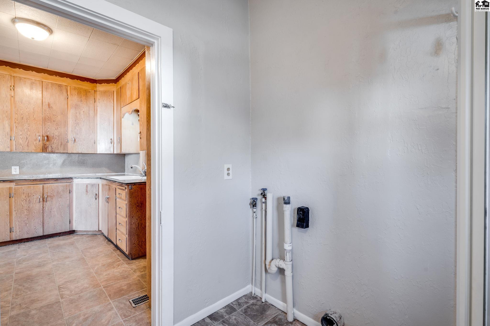 122 E 7th Avenue Hutchinson KS 67501