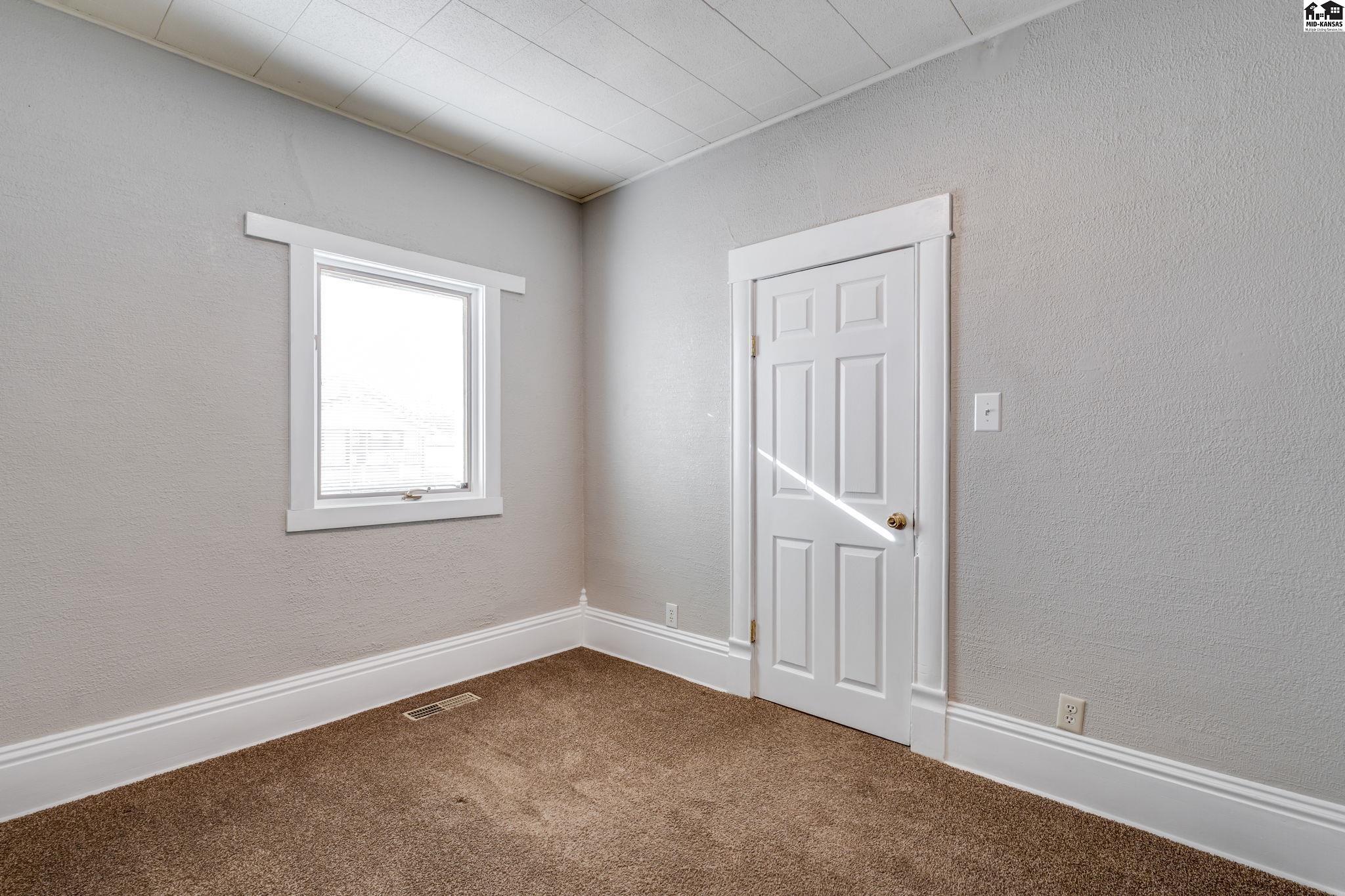 122 E 7th Avenue Hutchinson KS 67501