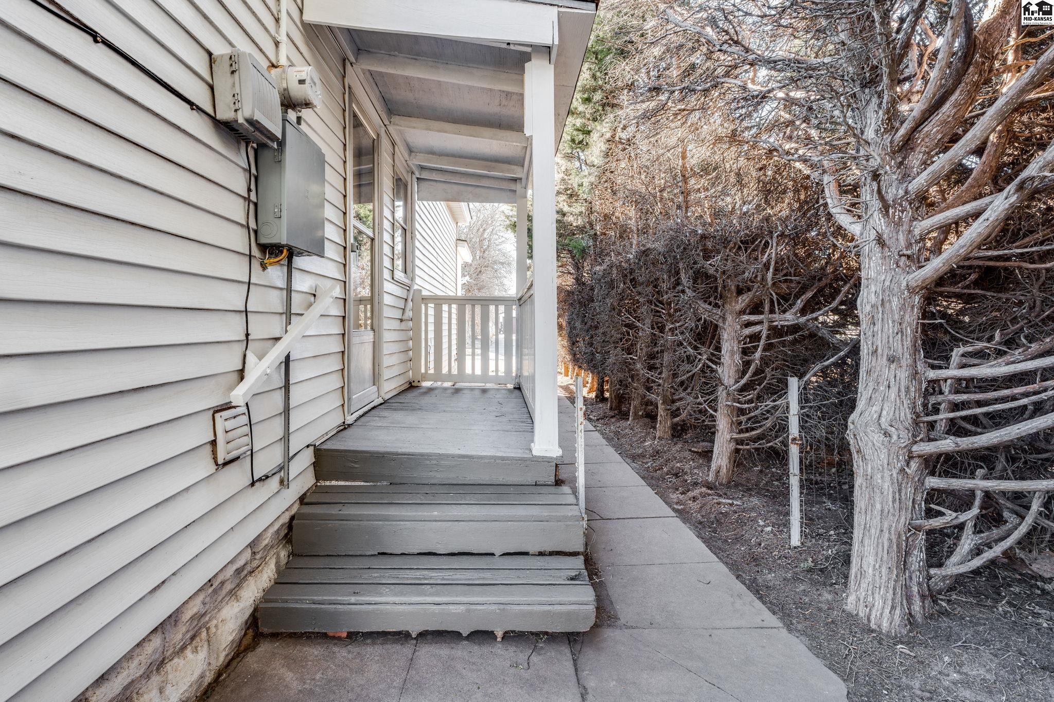 122 E 7th Avenue Hutchinson KS 67501