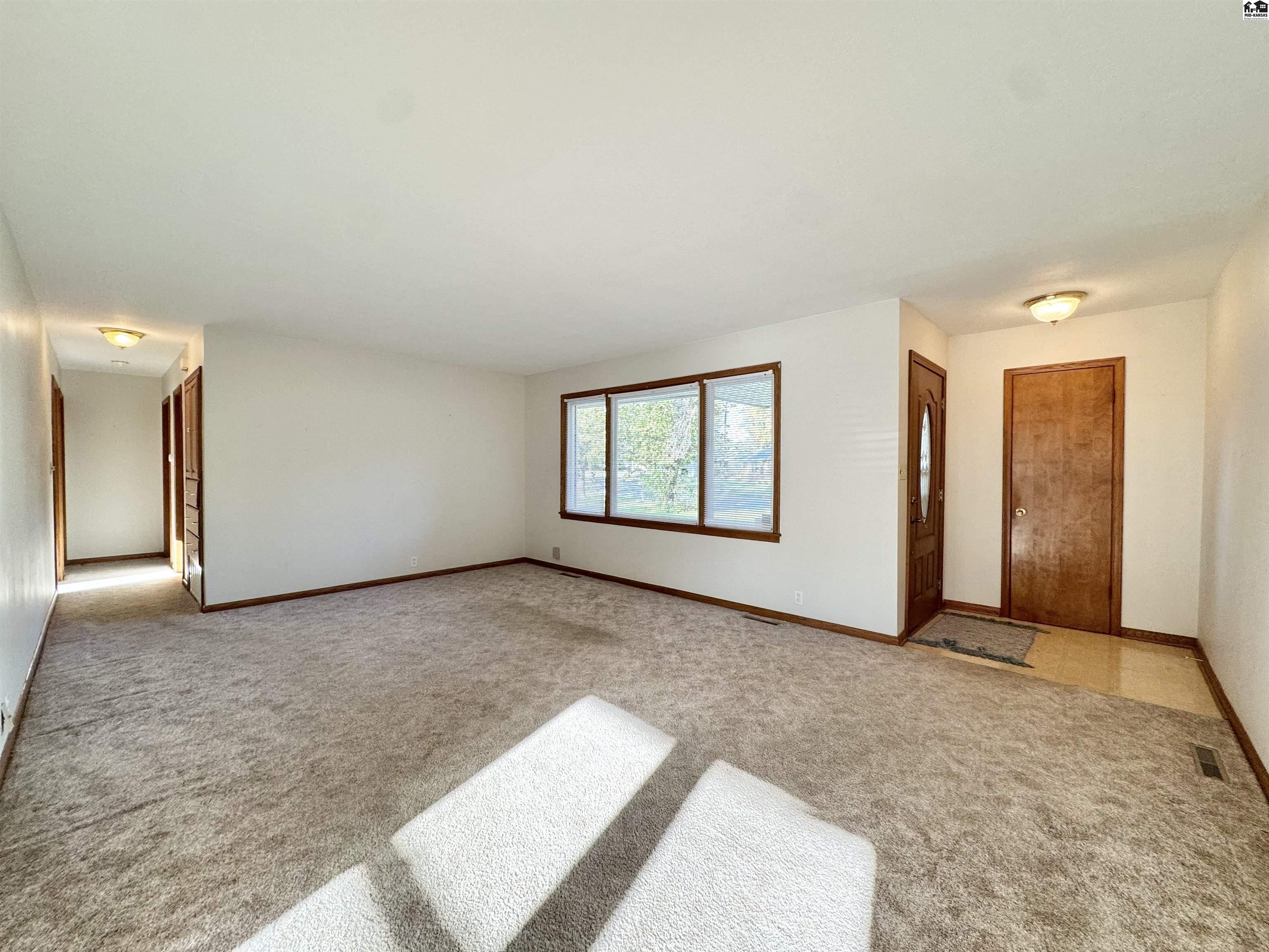 76 Eastwood Drive Hutchinson KS 67502