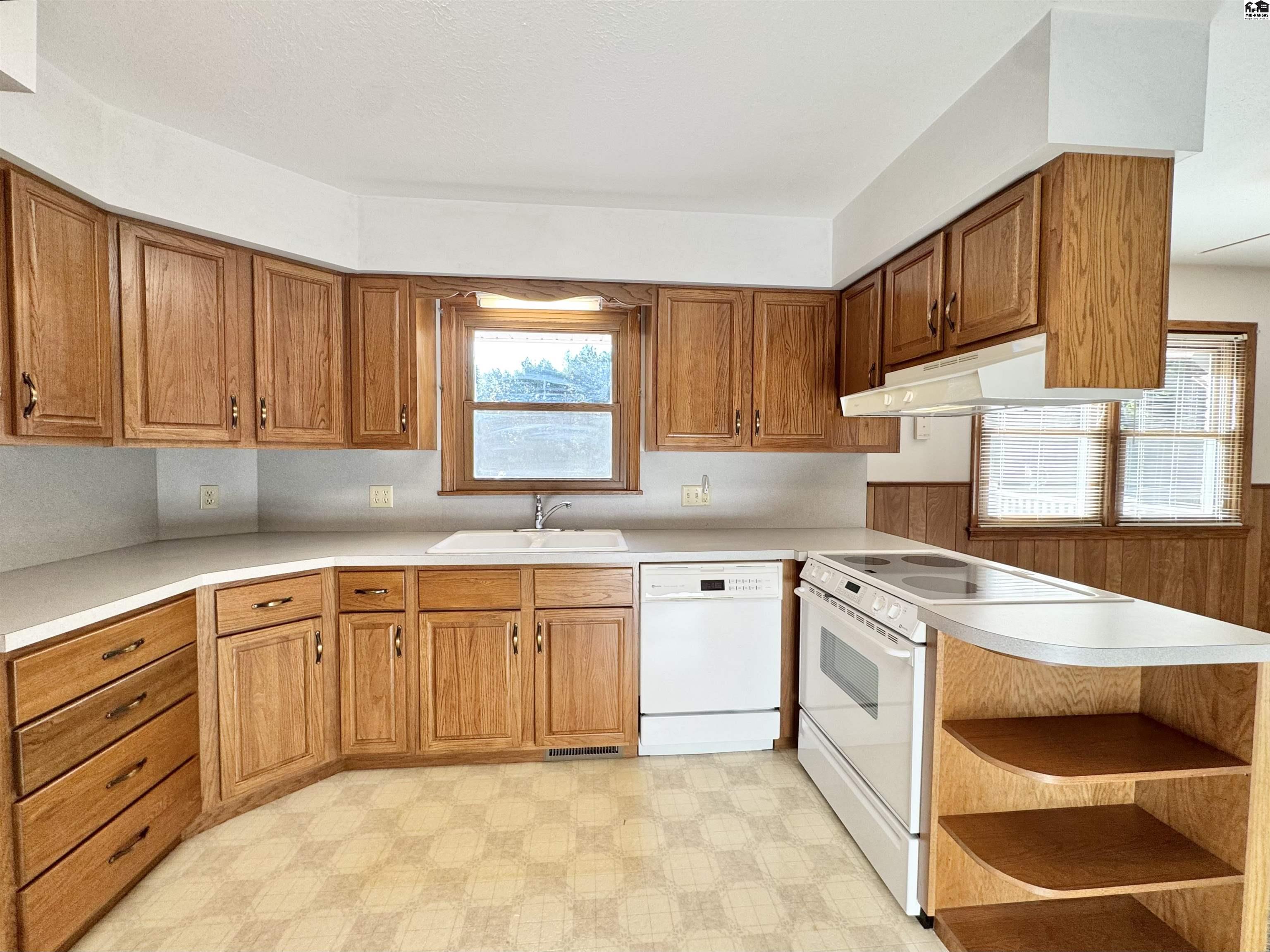 76 Eastwood Drive Hutchinson KS 67502