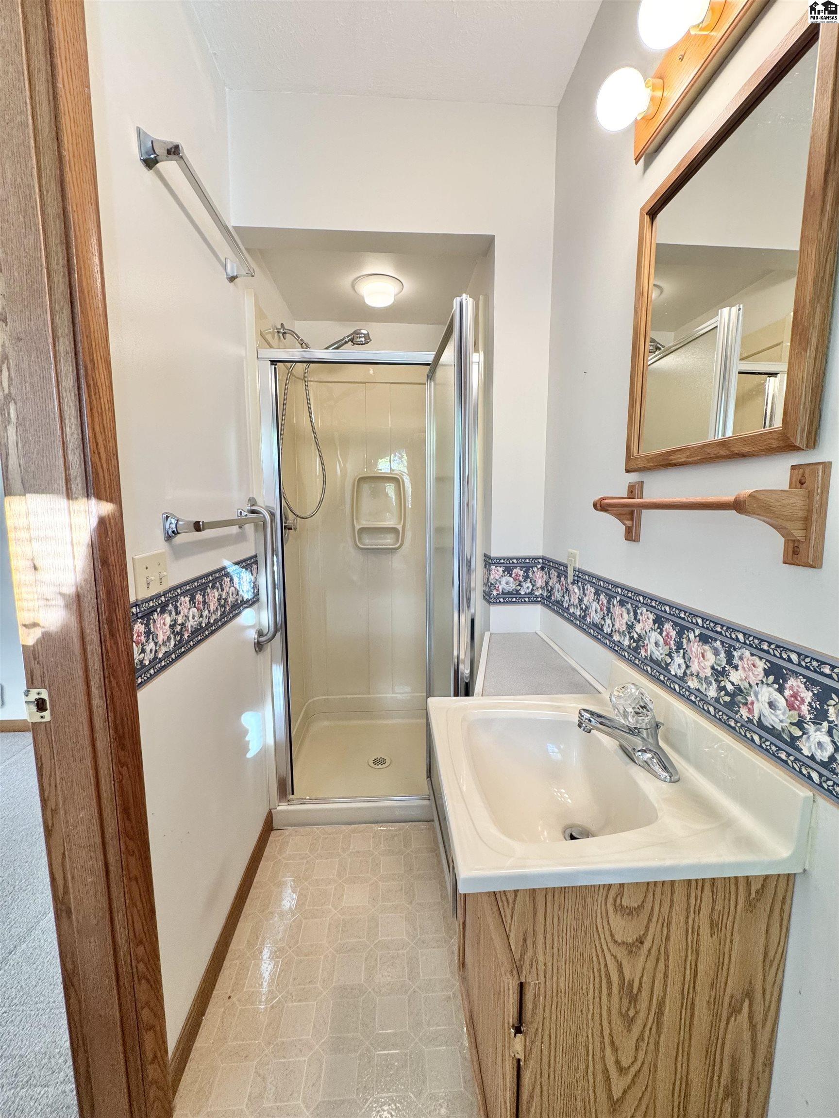 76 Eastwood Drive Hutchinson KS 67502