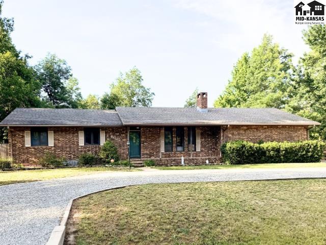 4005 N Prairie Hills Drive Hutchinson KS 67502