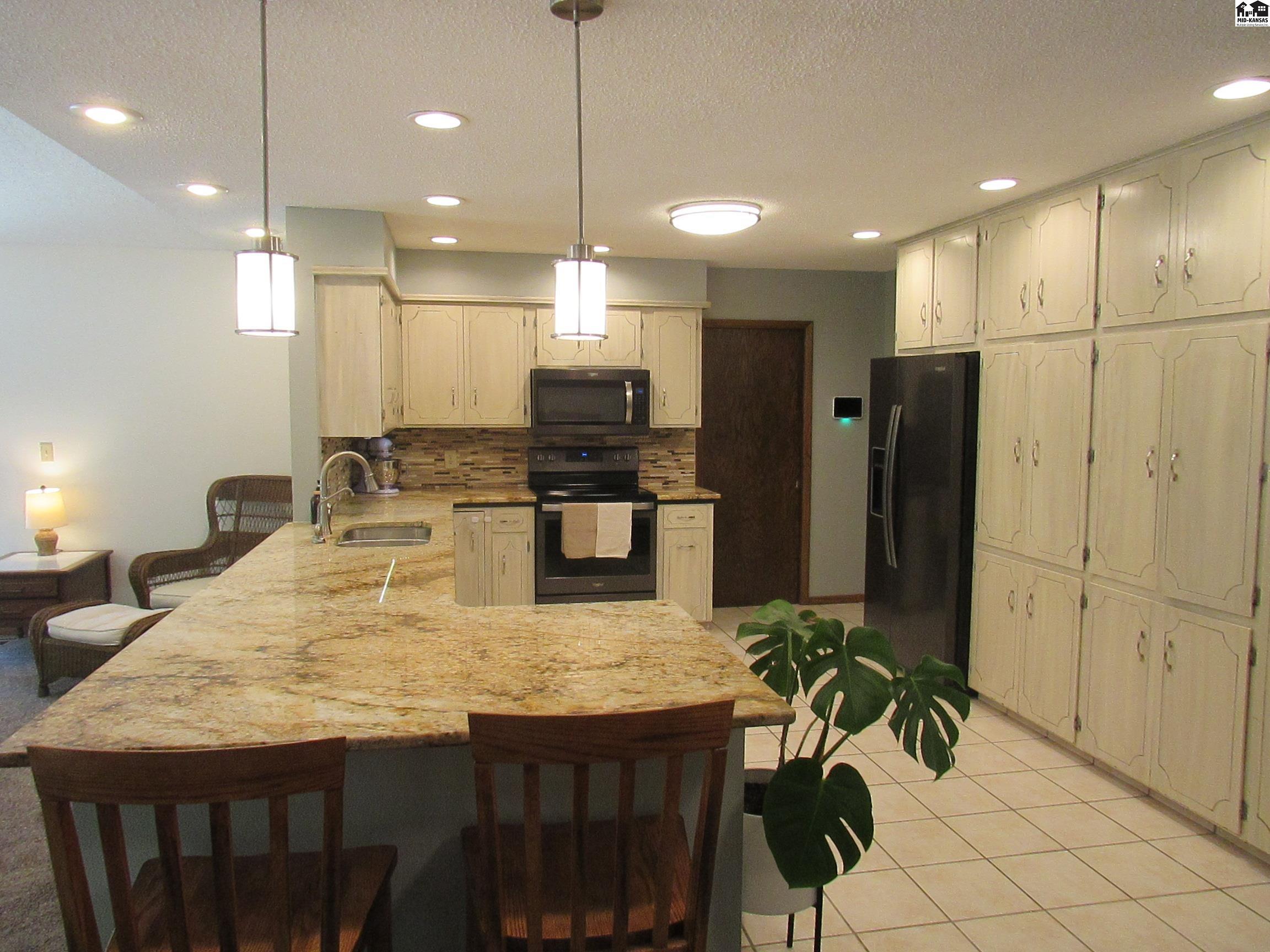 4005 N Prairie Hills Drive Hutchinson KS 67502