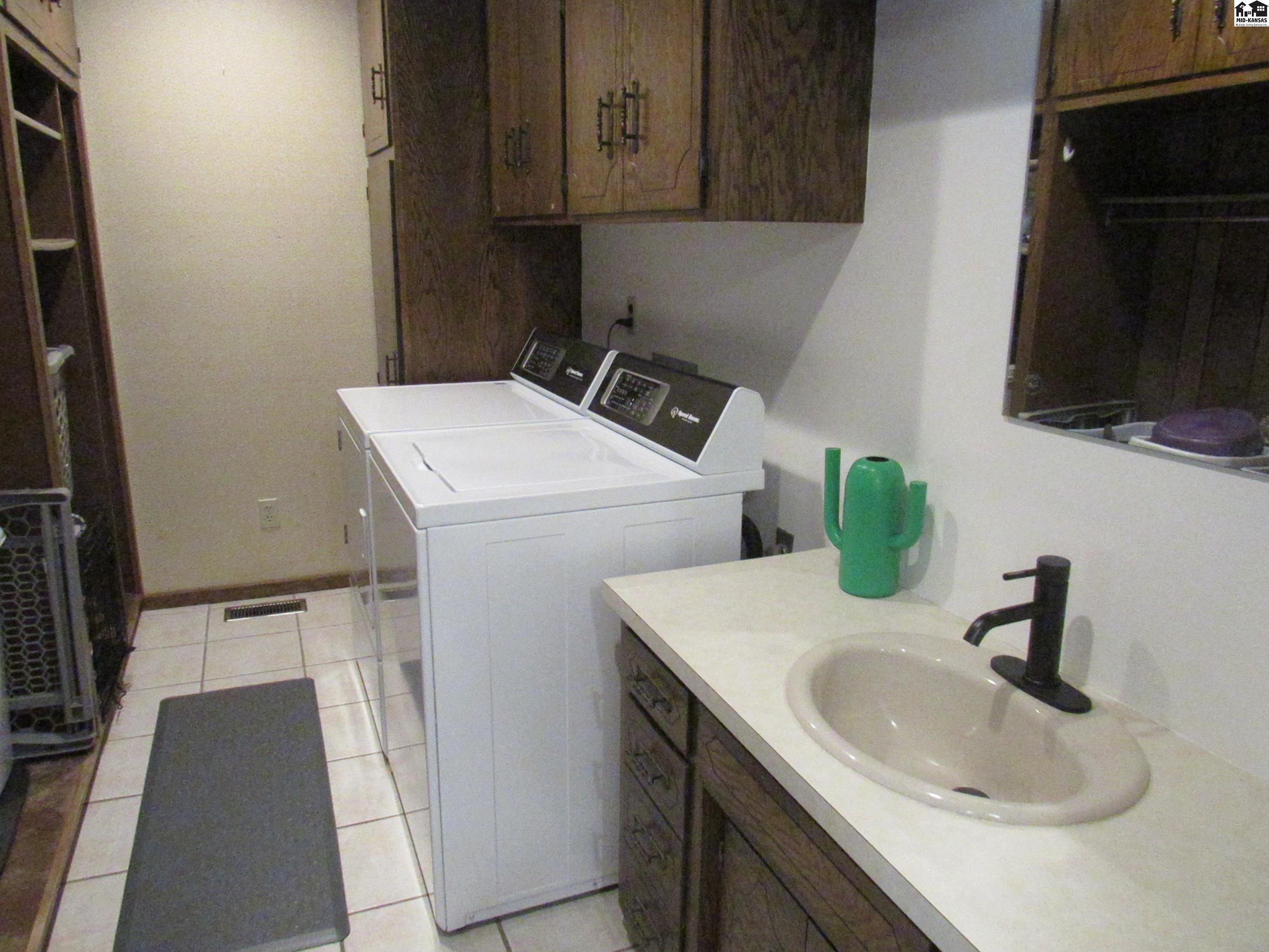 4005 N Prairie Hills Drive Hutchinson KS 67502