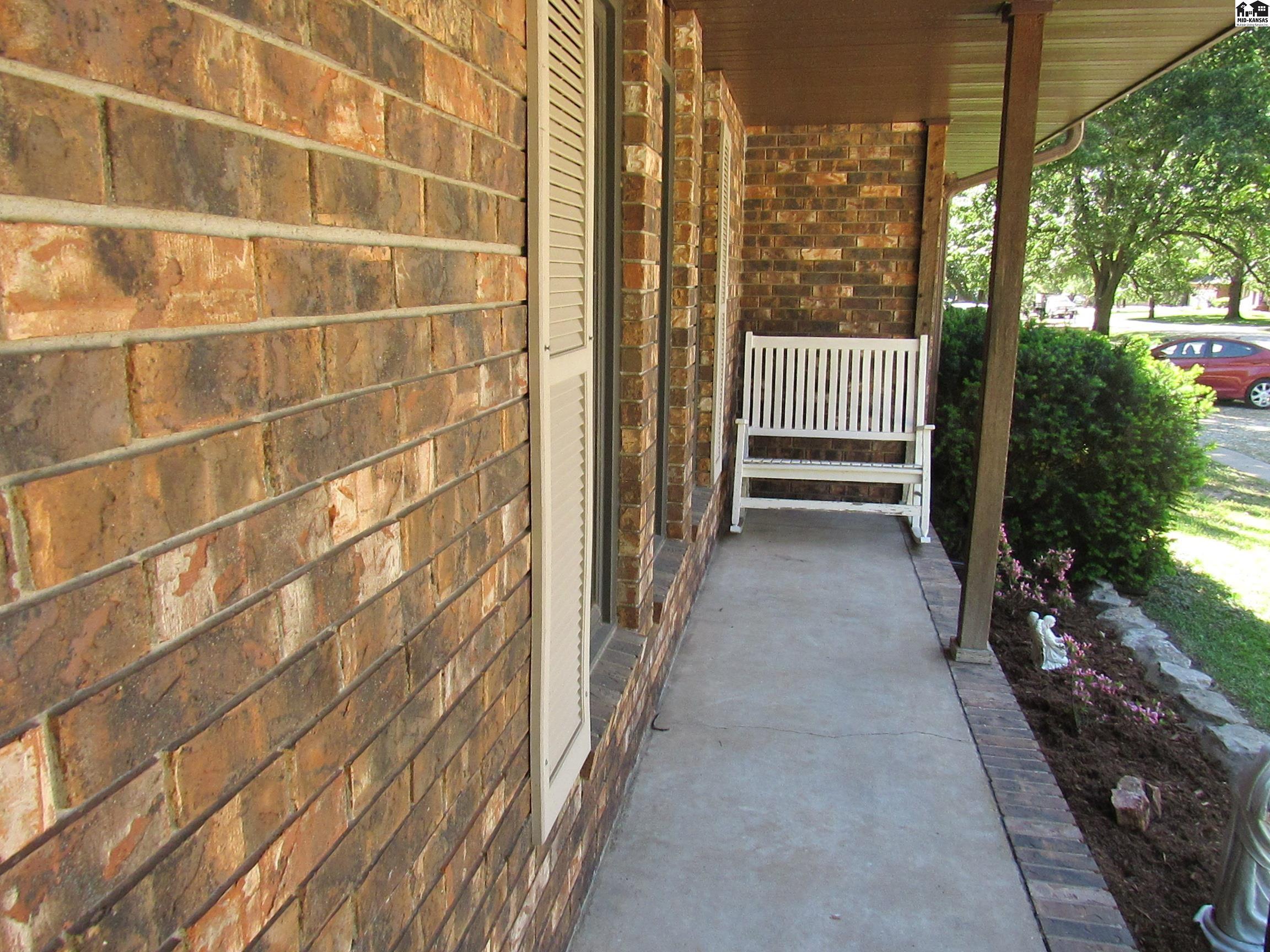 4005 N Prairie Hills Drive Hutchinson KS 67502