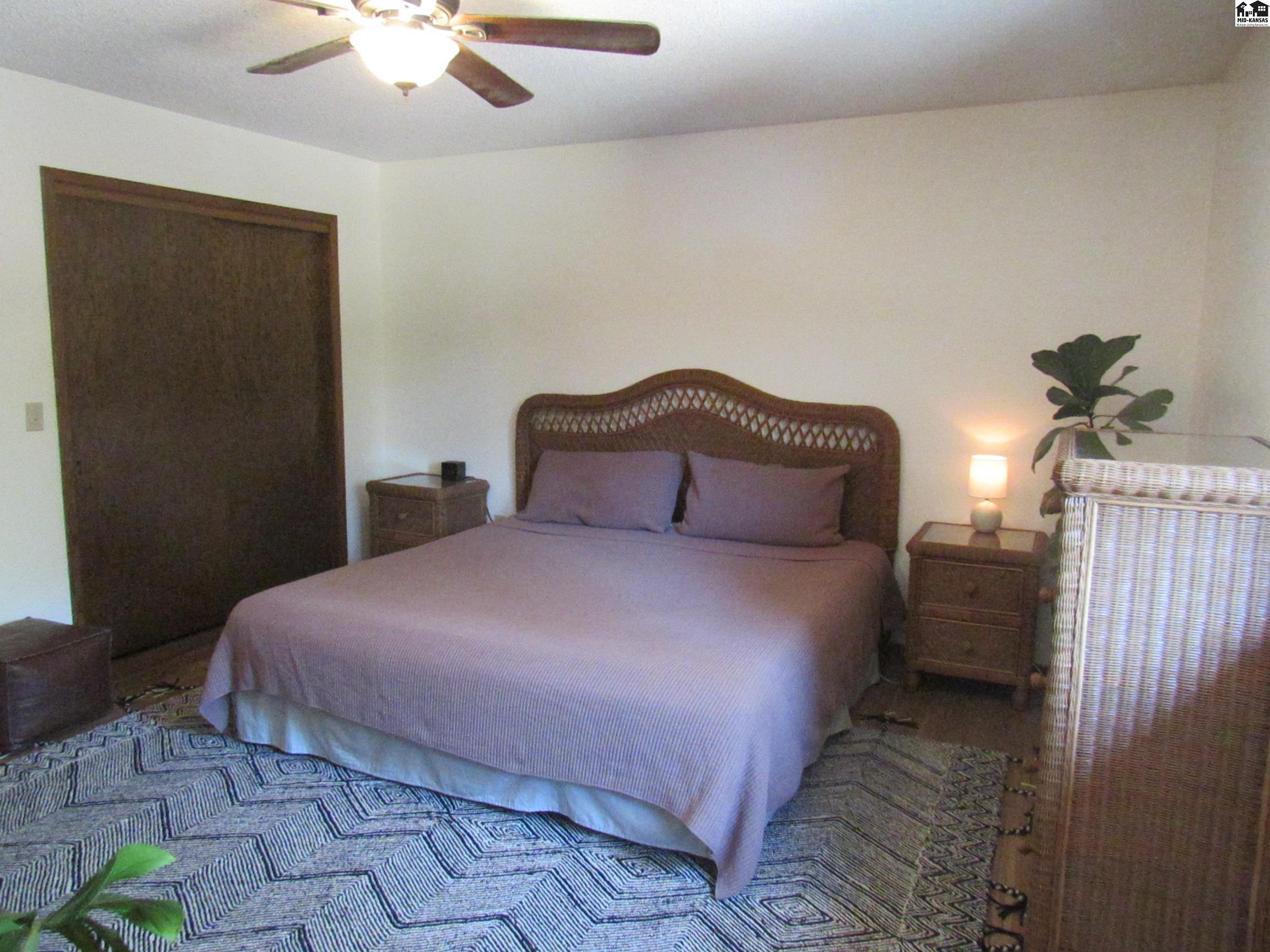 4005 N Prairie Hills Drive Hutchinson KS 67502