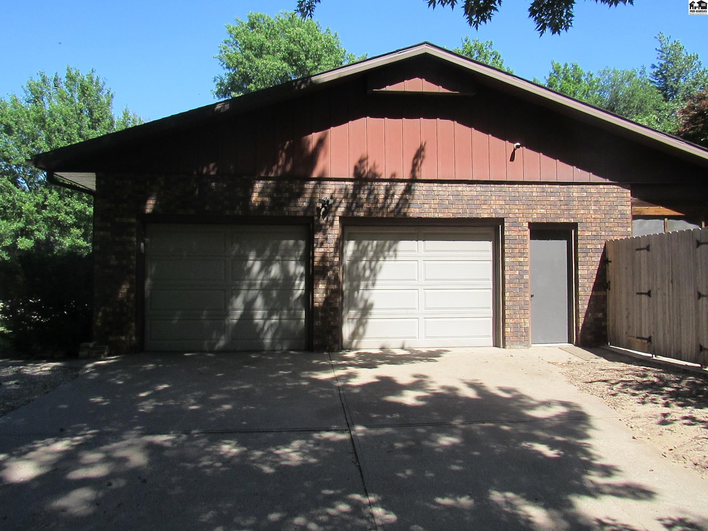 4005 N Prairie Hills Drive Hutchinson KS 67502