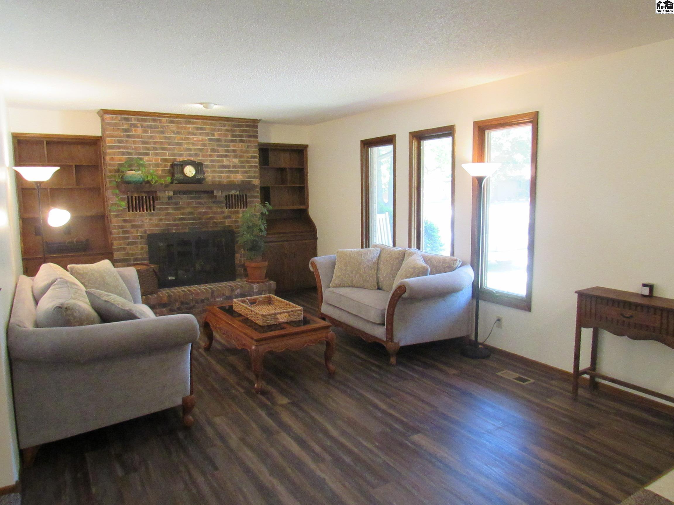 4005 N Prairie Hills Drive Hutchinson KS 67502