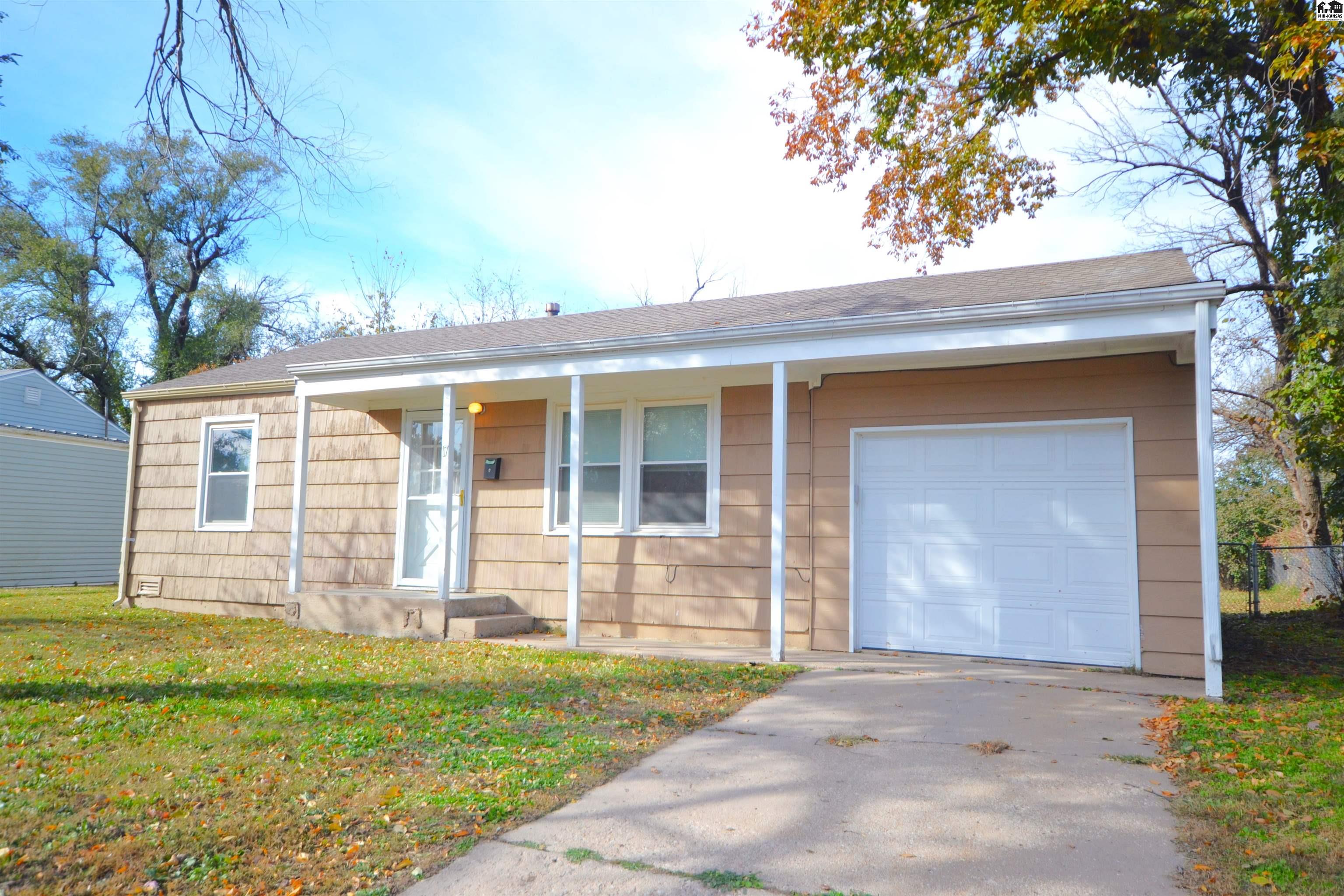 17 Sunset Drive Hutchinson KS 67502
