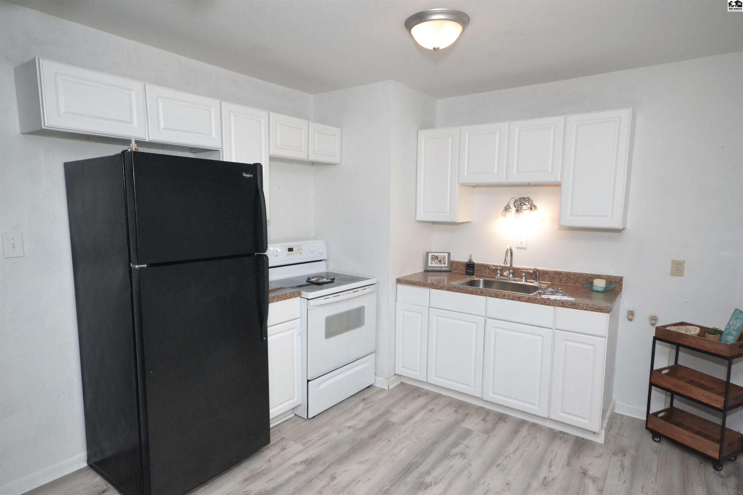 17 Sunset Drive Hutchinson KS 67502