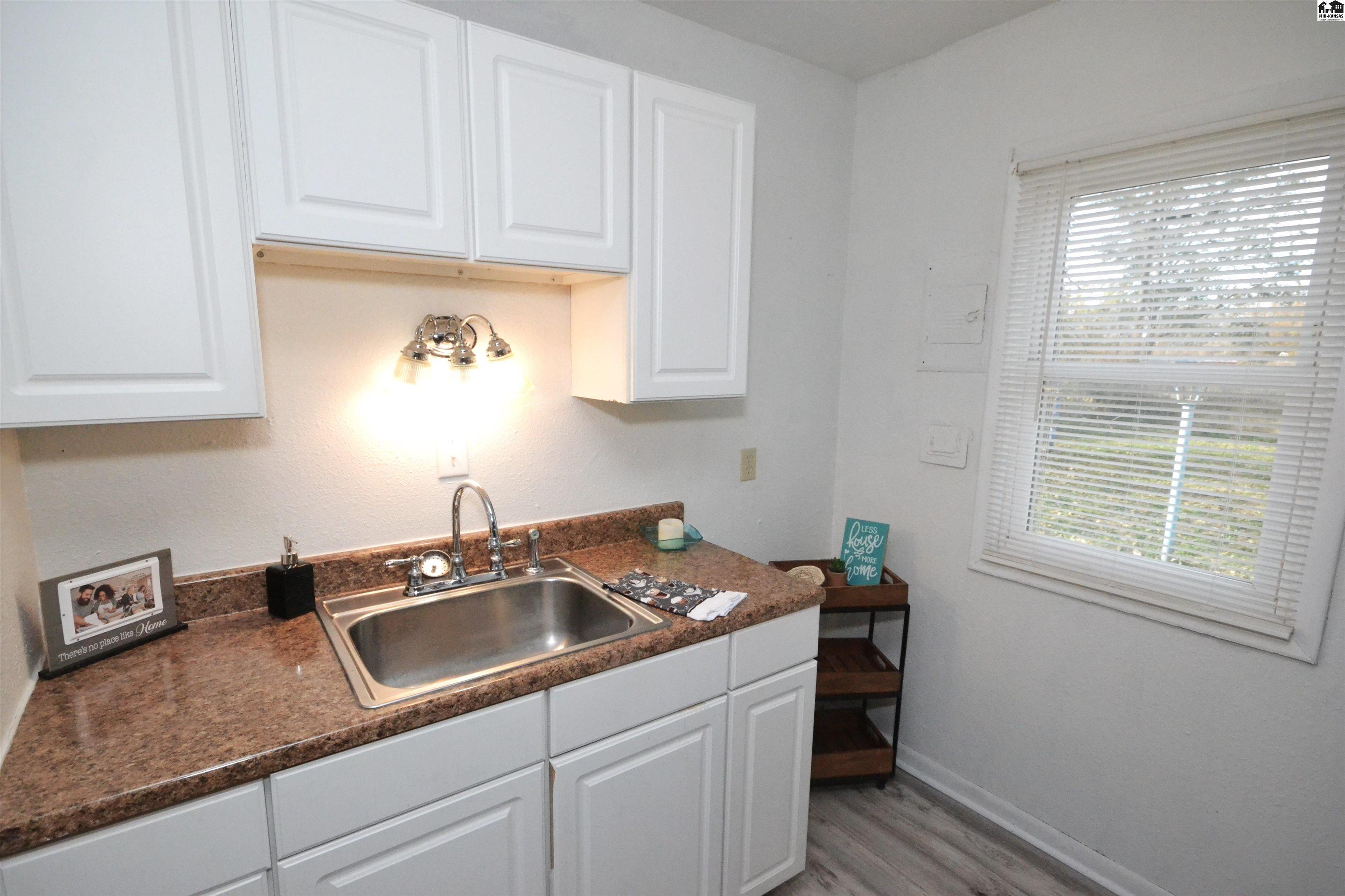 17 Sunset Drive Hutchinson KS 67502