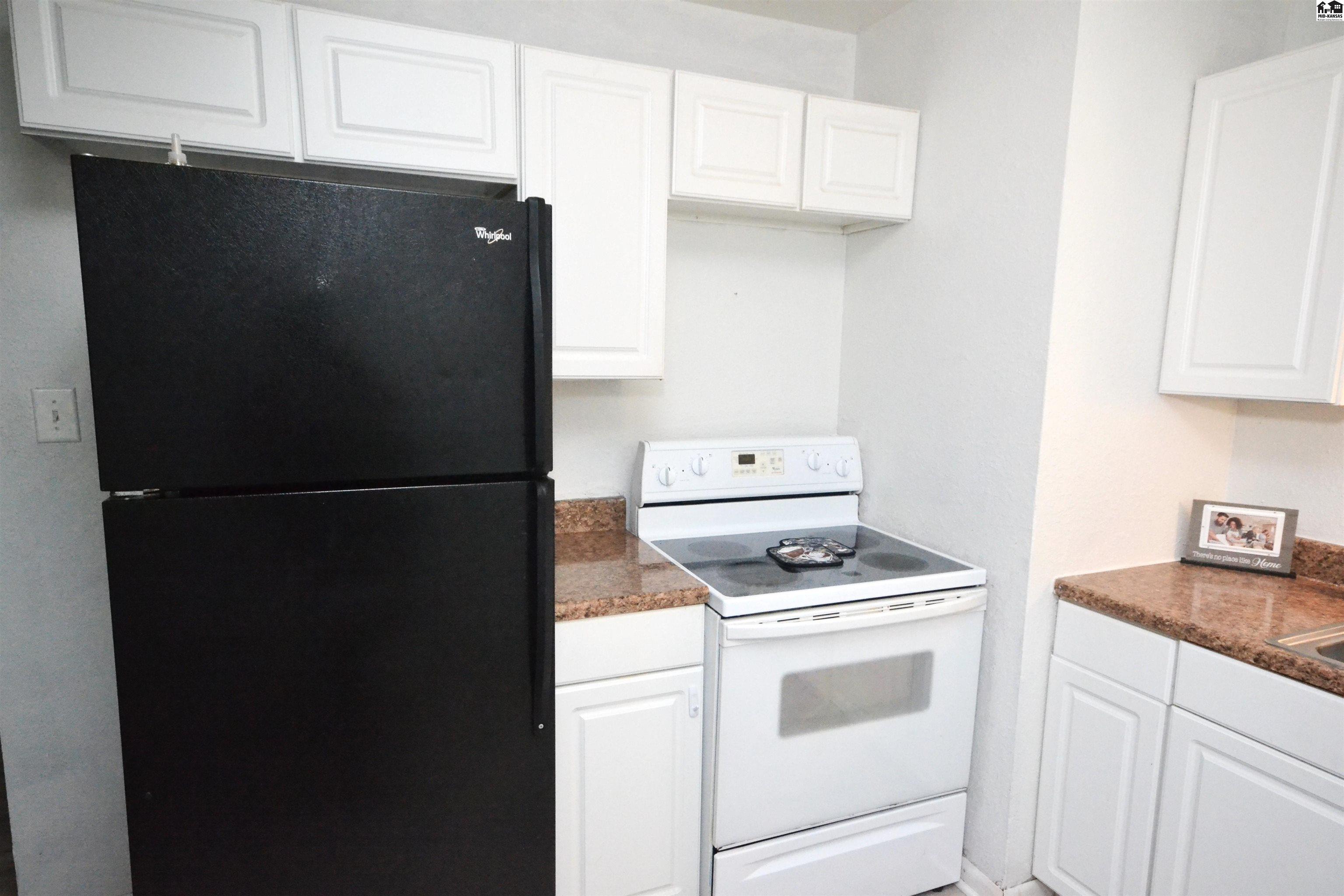 17 Sunset Drive Hutchinson KS 67502