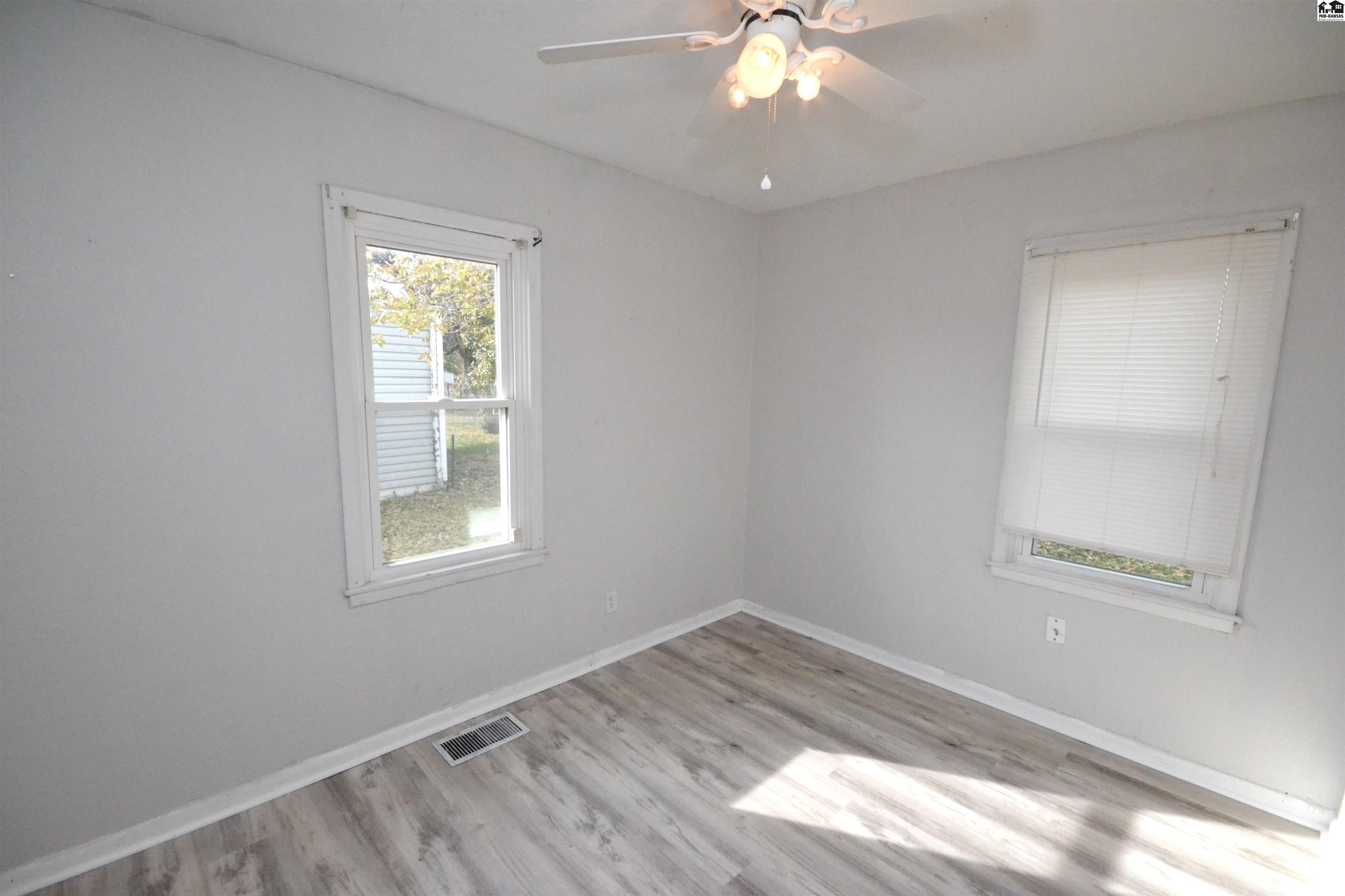 17 Sunset Drive Hutchinson KS 67502