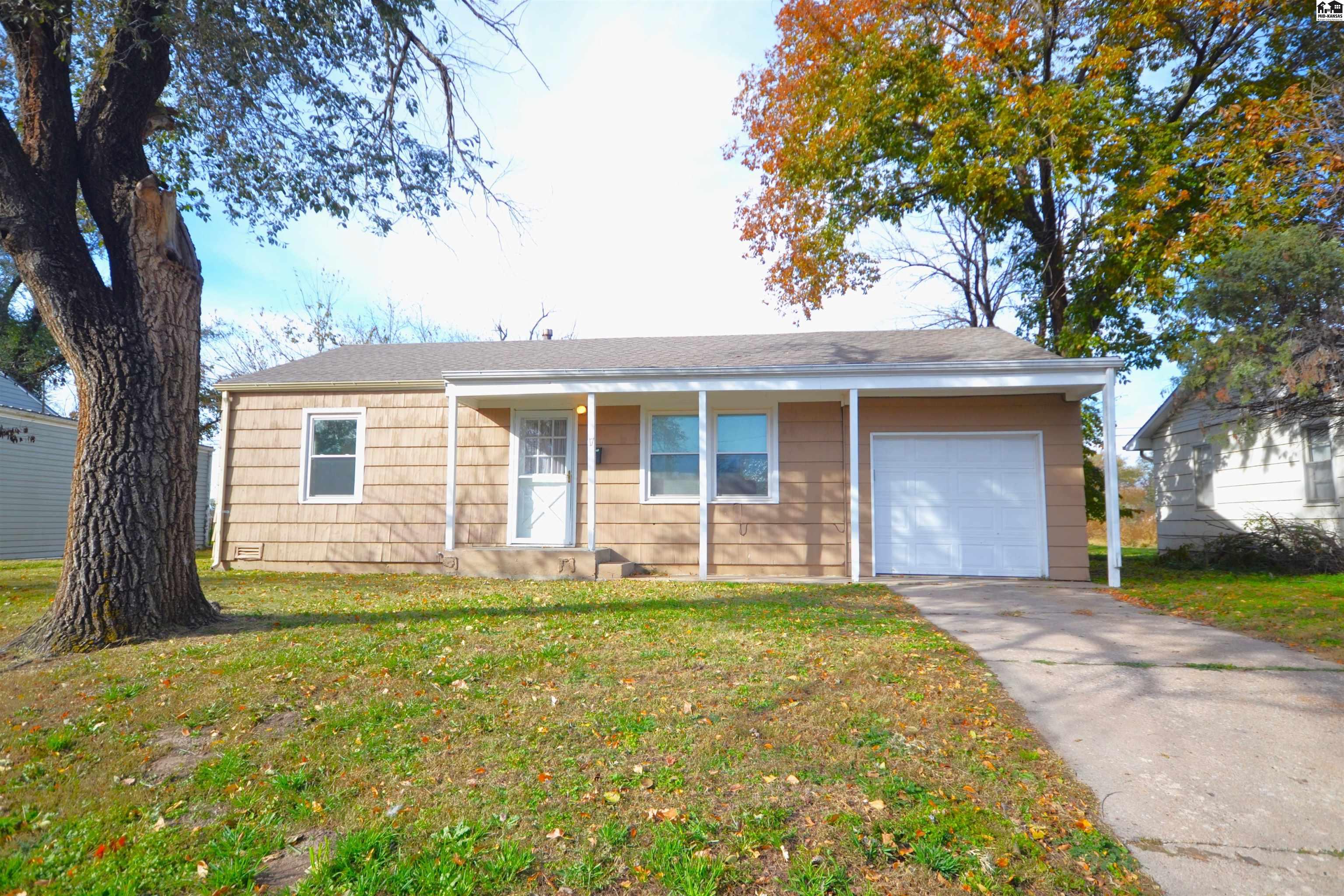 17 Sunset Drive Hutchinson KS 67502