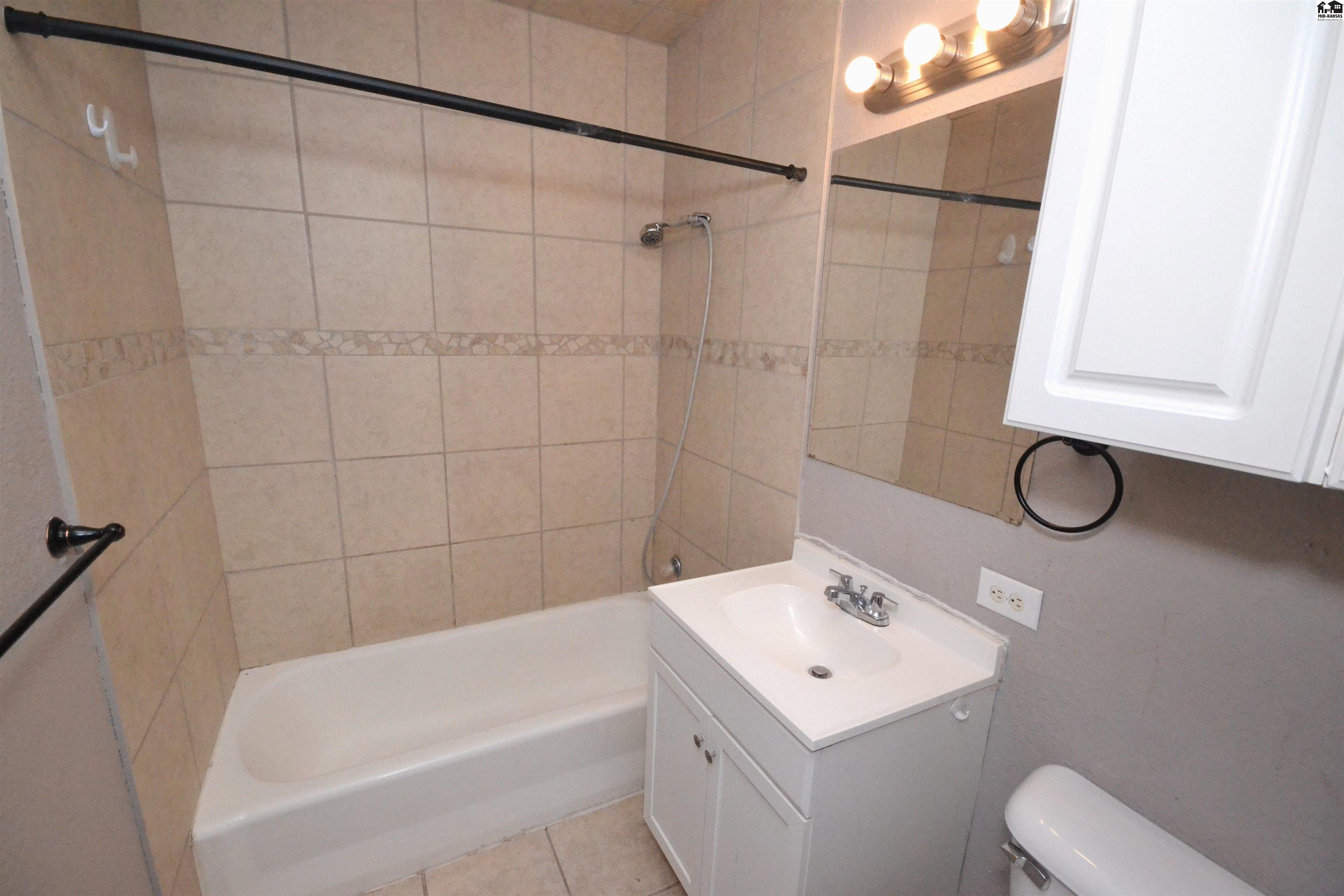 17 Sunset Drive Hutchinson KS 67502