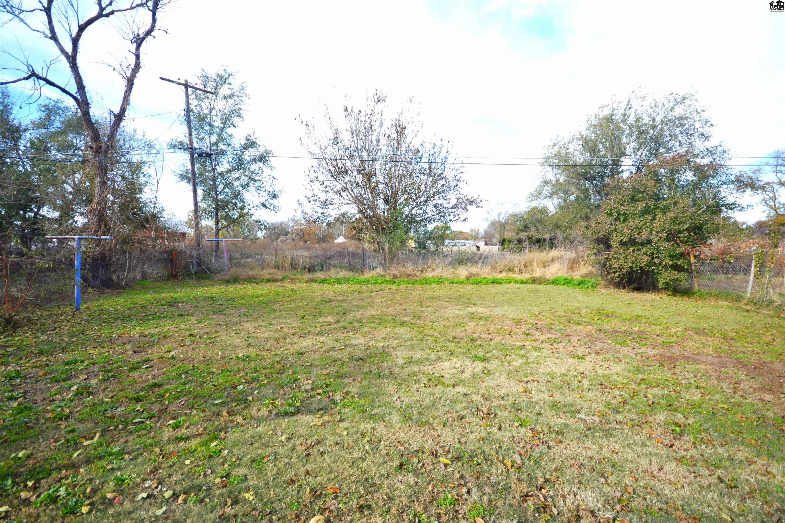 17 Sunset Drive Hutchinson KS 67502