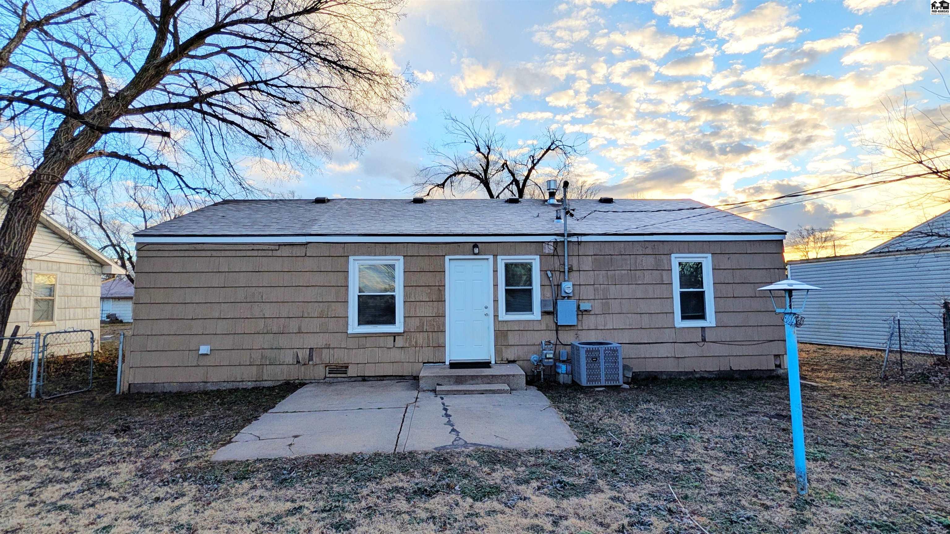 17 Sunset Drive Hutchinson KS 67502