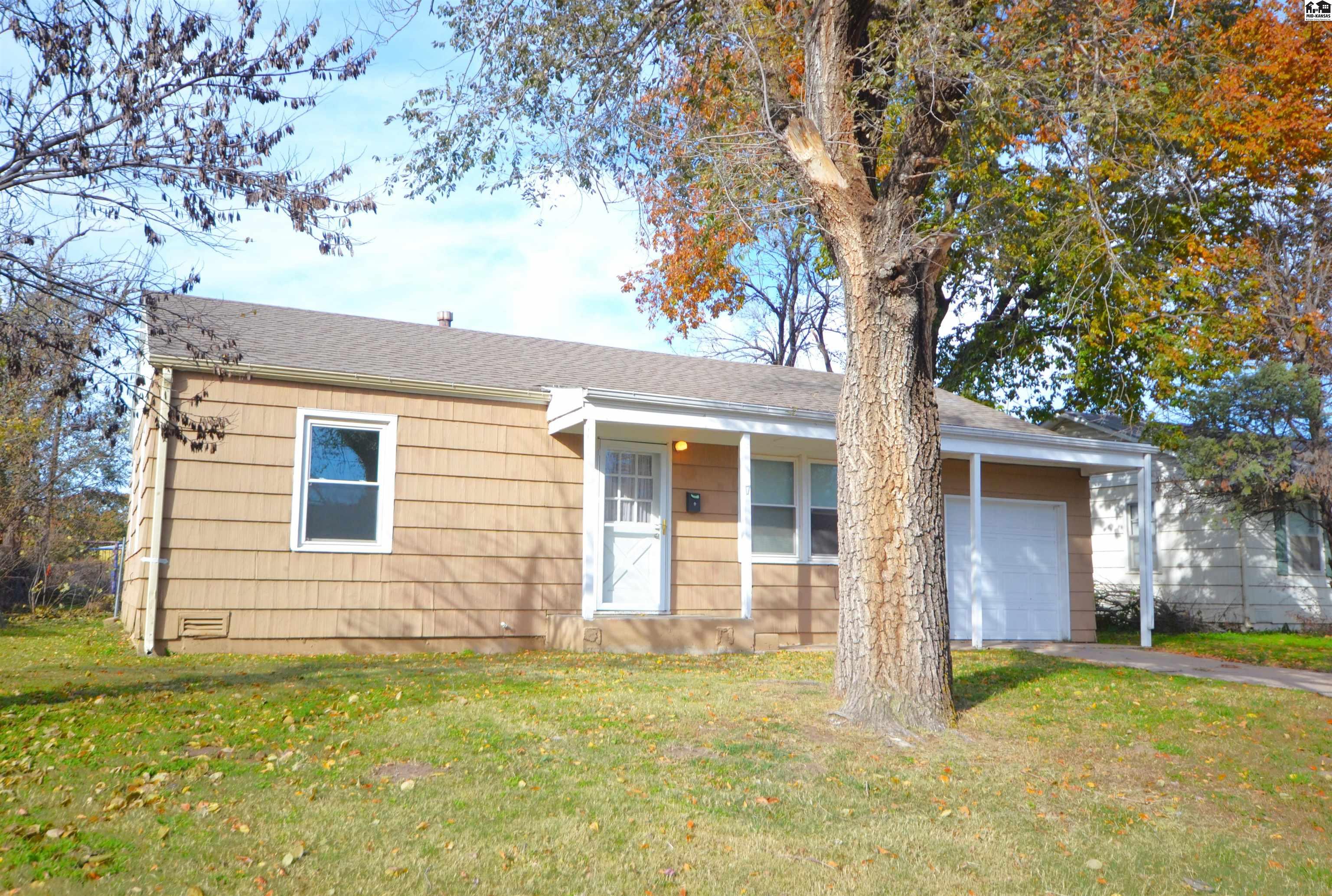 17 Sunset Drive Hutchinson KS 67502