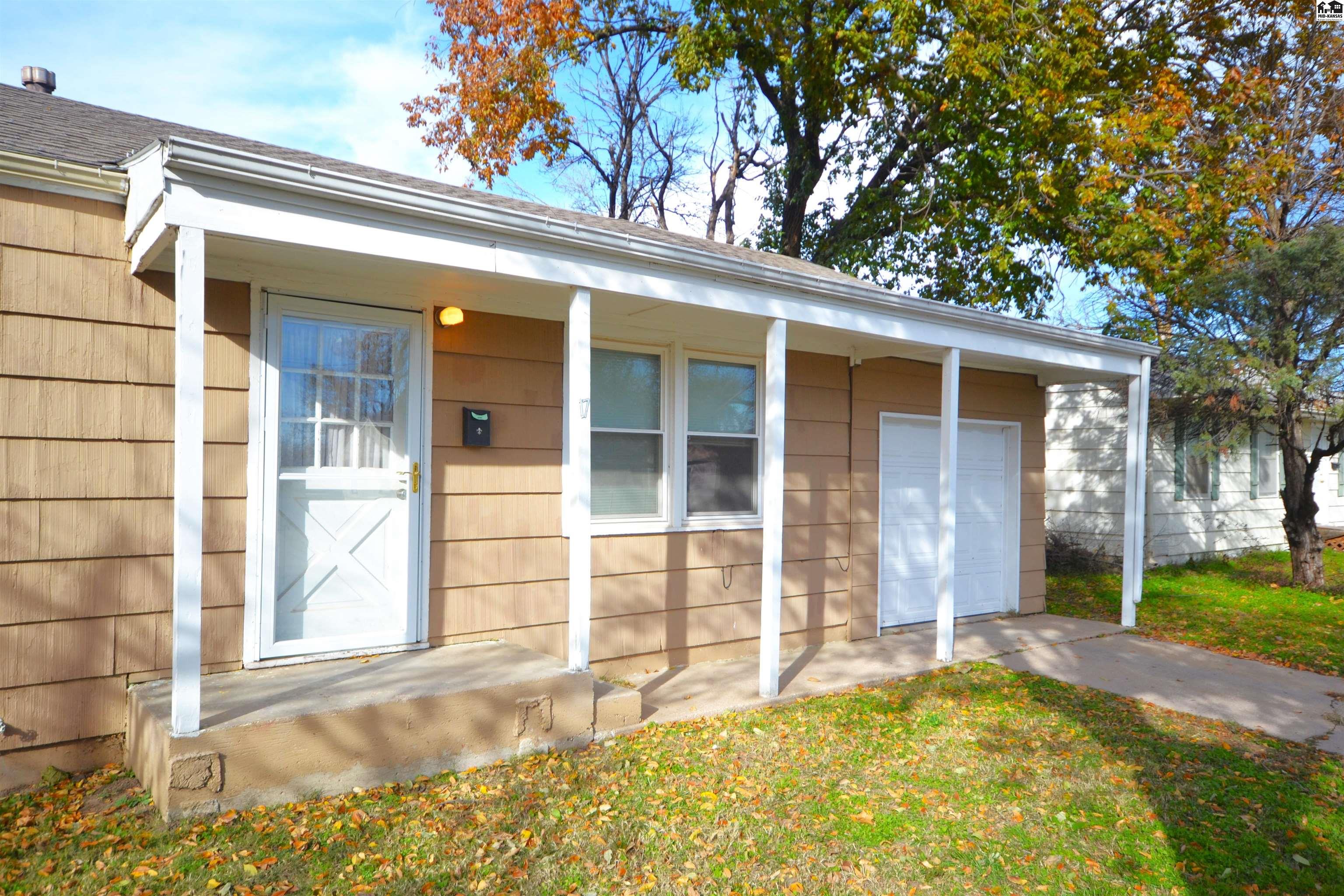 17 Sunset Drive Hutchinson KS 67502