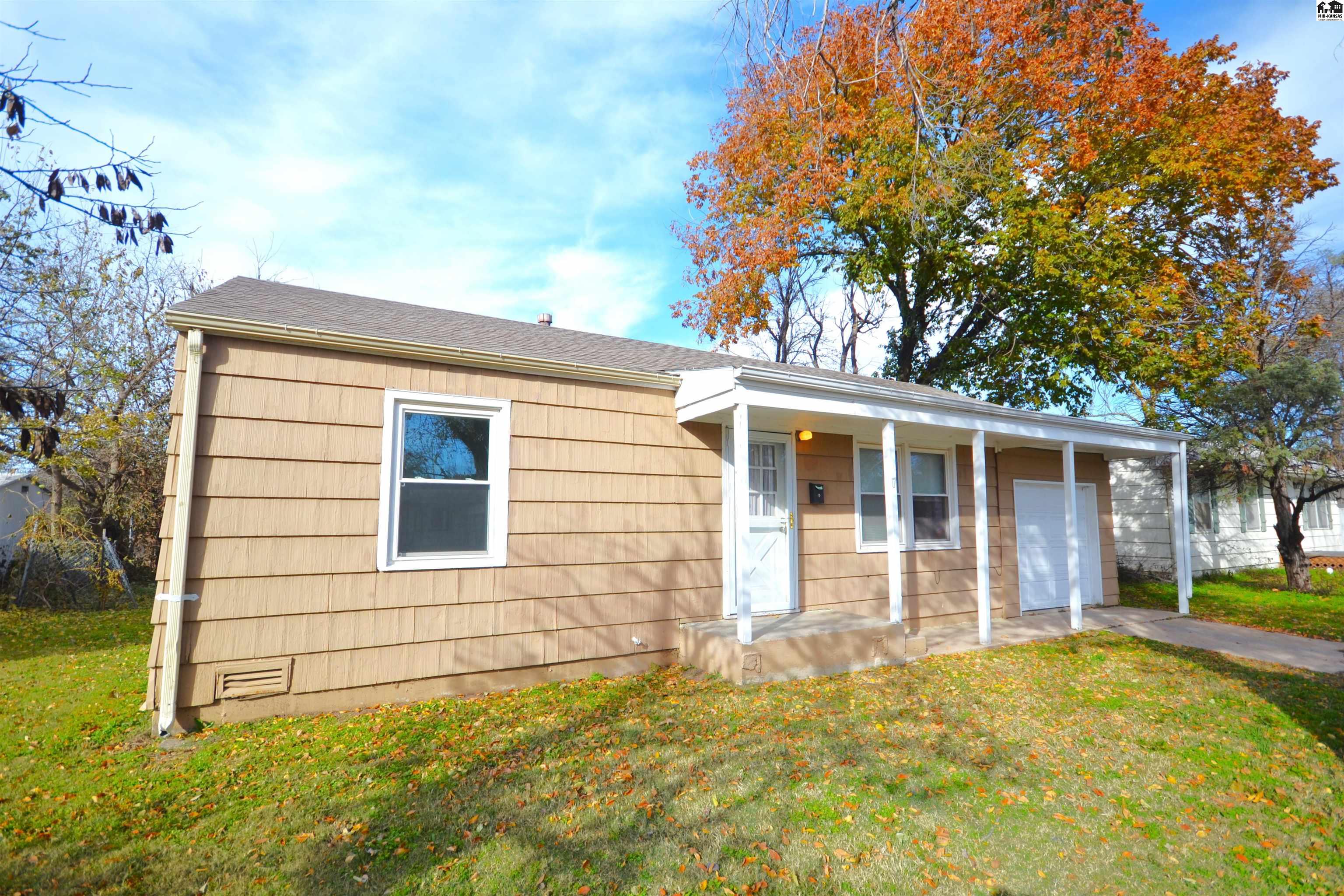 17 Sunset Drive Hutchinson KS 67502