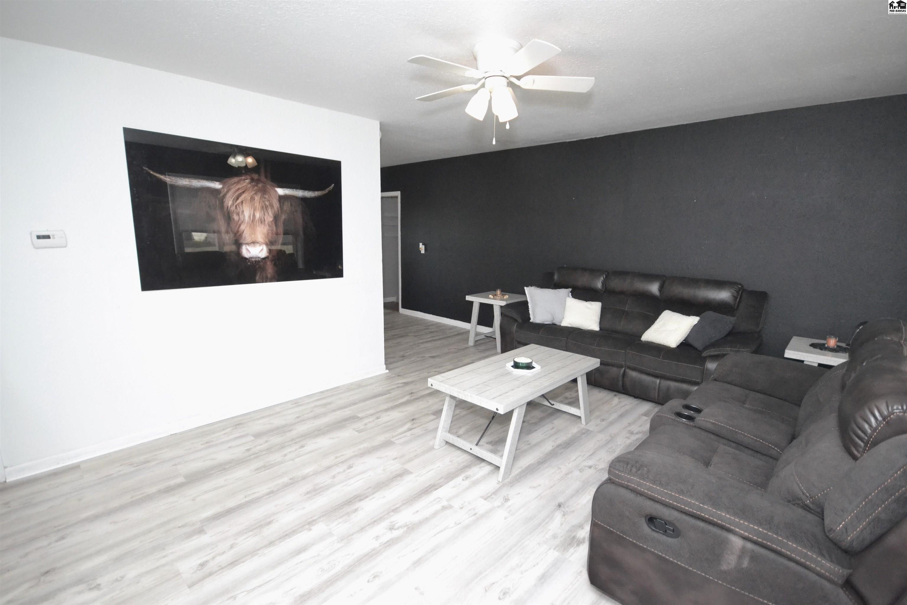 17 Sunset Drive Hutchinson KS 67502