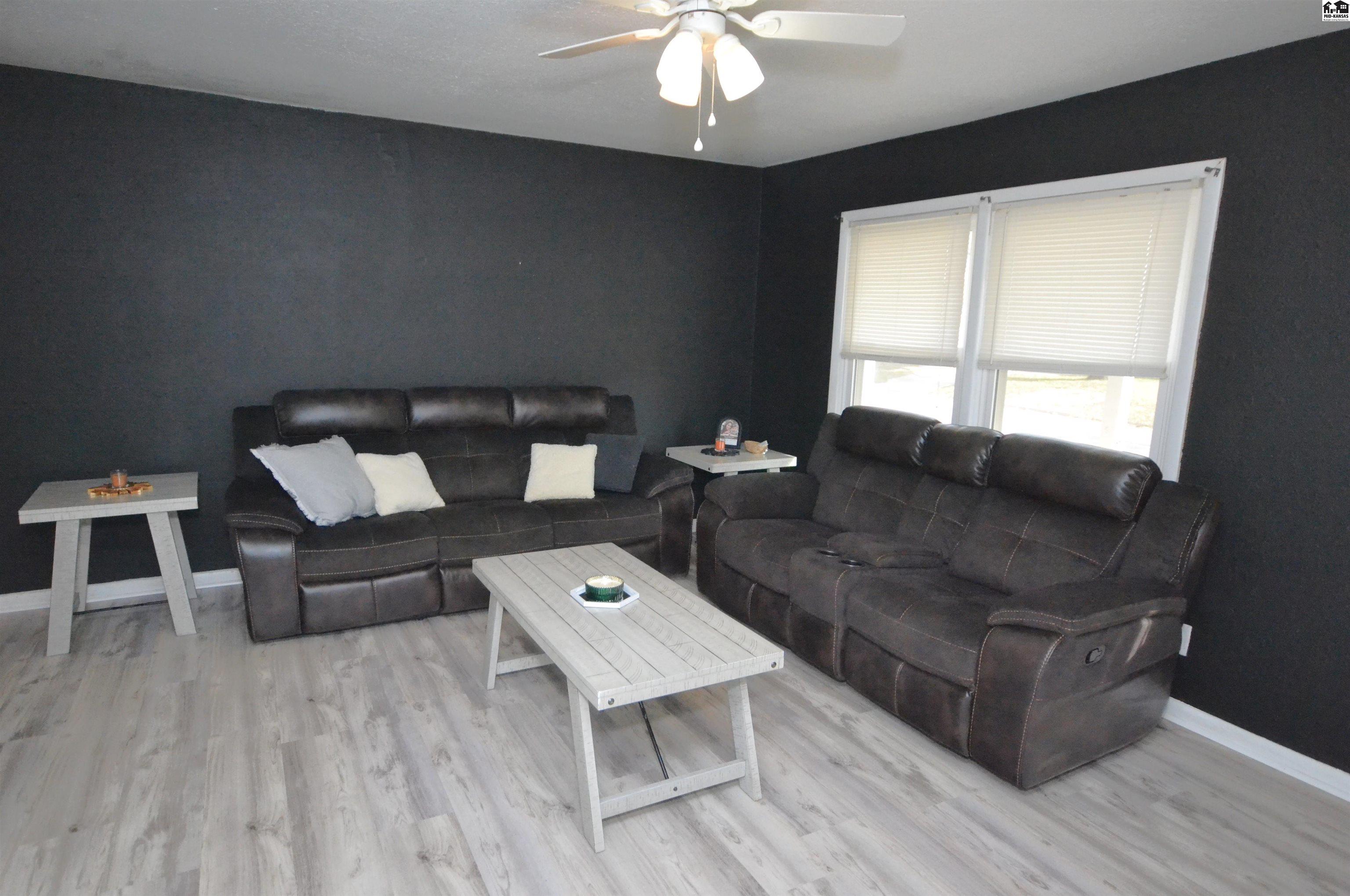 17 Sunset Drive Hutchinson KS 67502