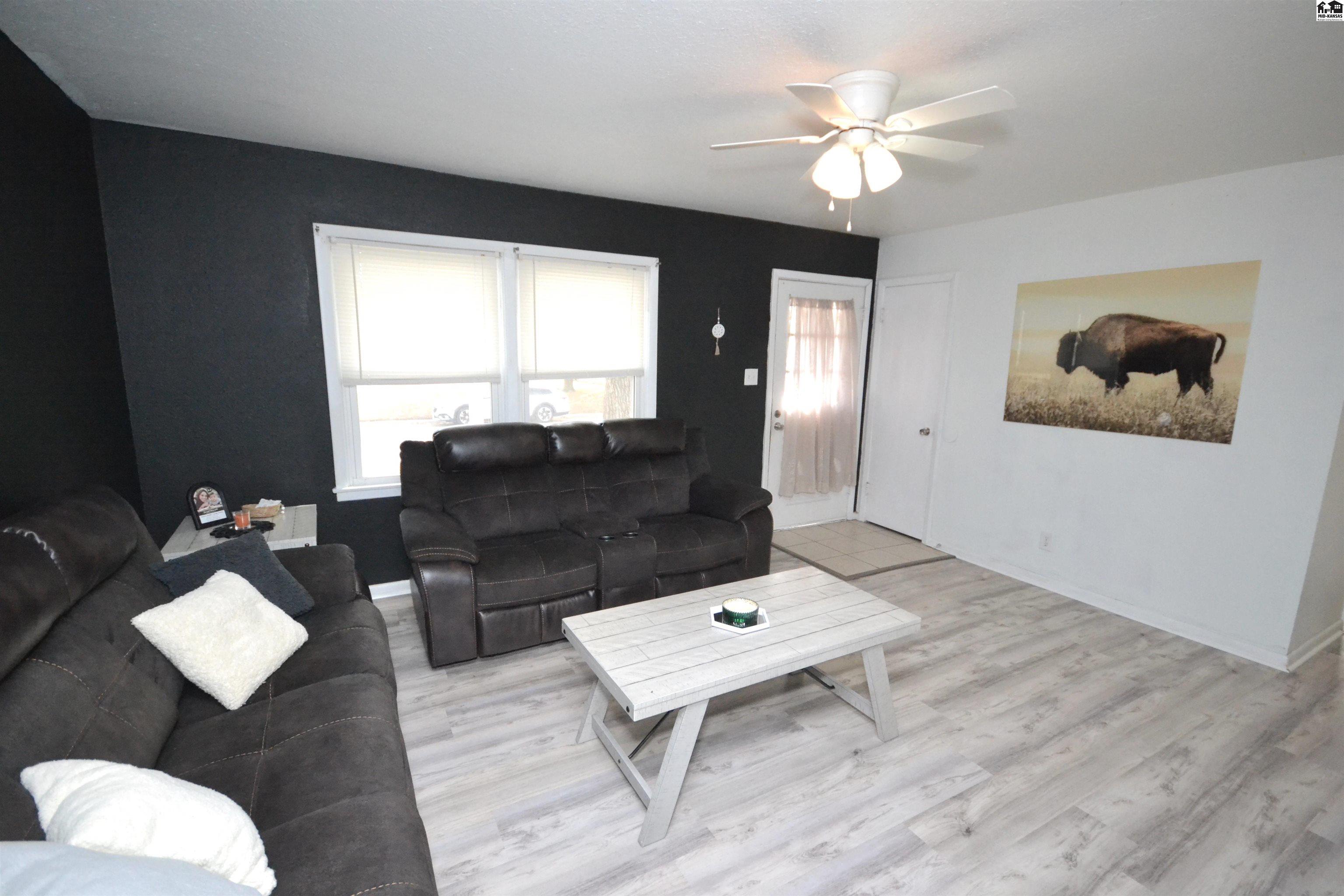 17 Sunset Drive Hutchinson KS 67502