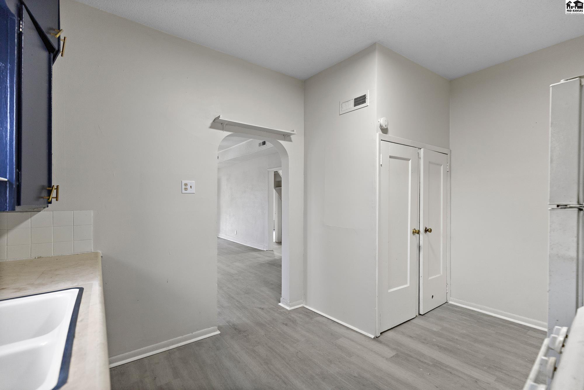 720 E 8th Avenue Hutchinson KS 67501