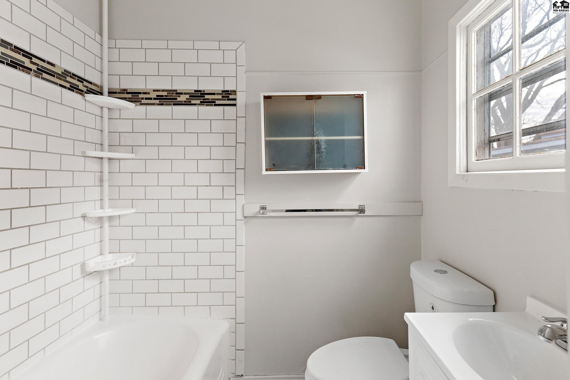 720 E 8th Avenue Hutchinson KS 67501