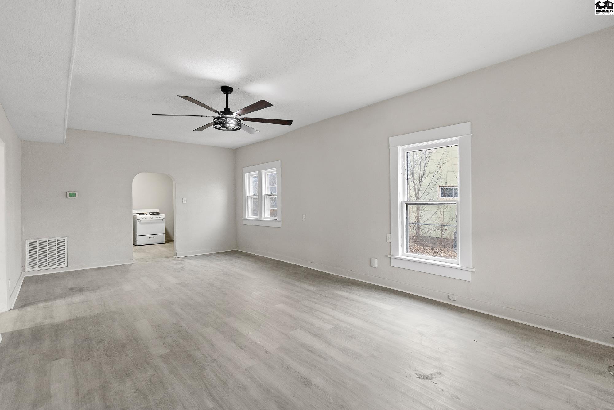 720 E 8th Avenue Hutchinson KS 67501