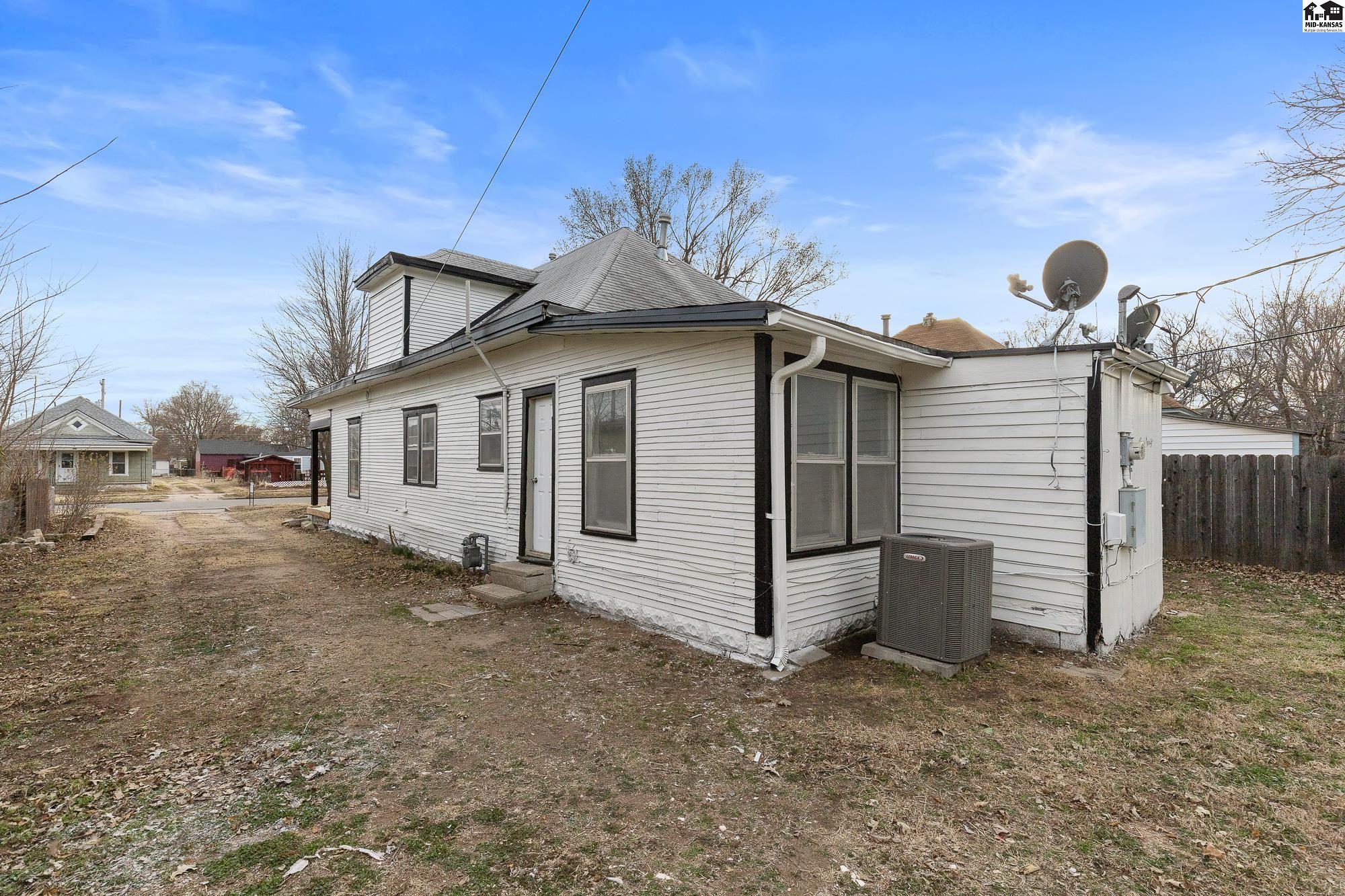 720 E 8th Avenue Hutchinson KS 67501