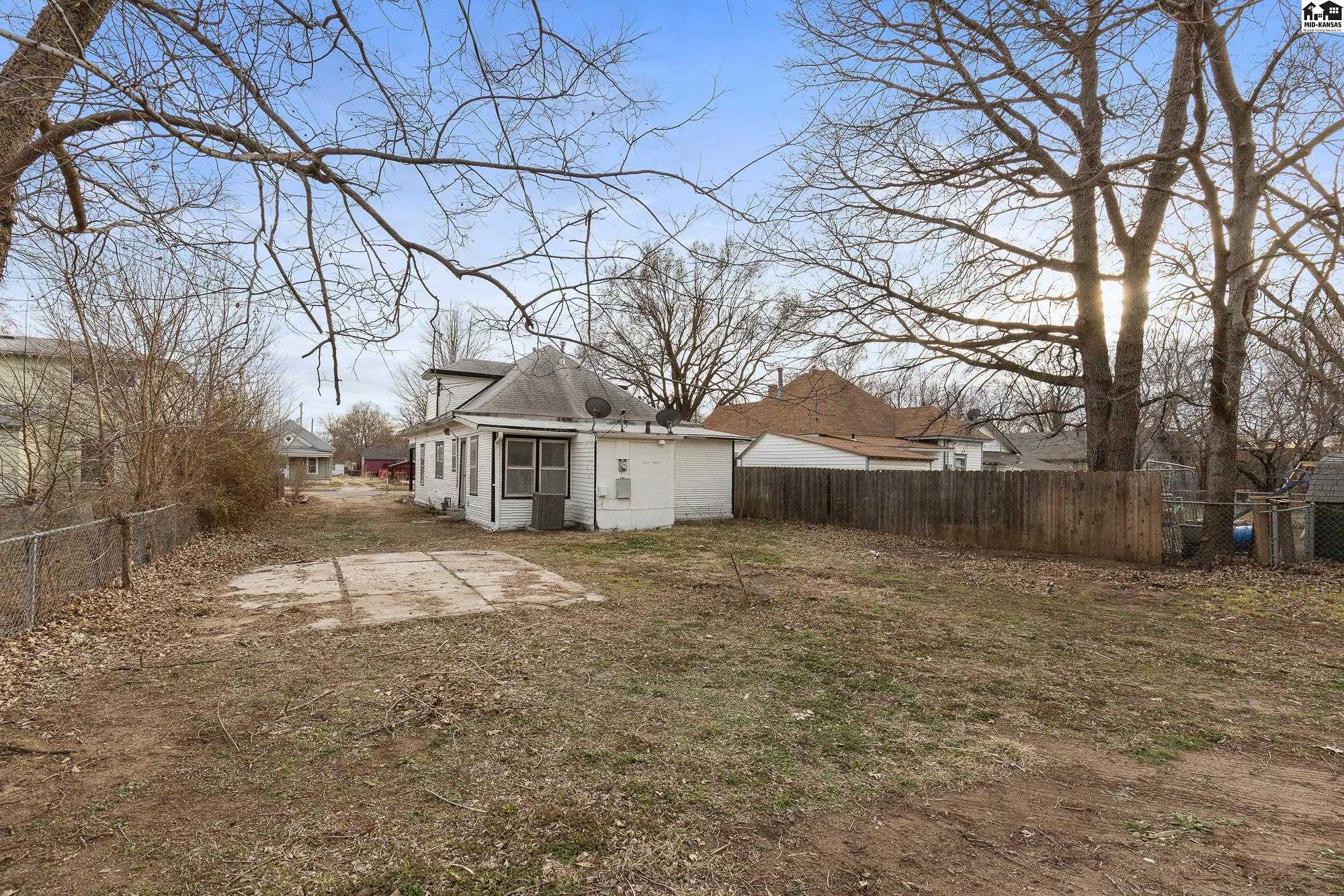 720 E 8th Avenue Hutchinson KS 67501