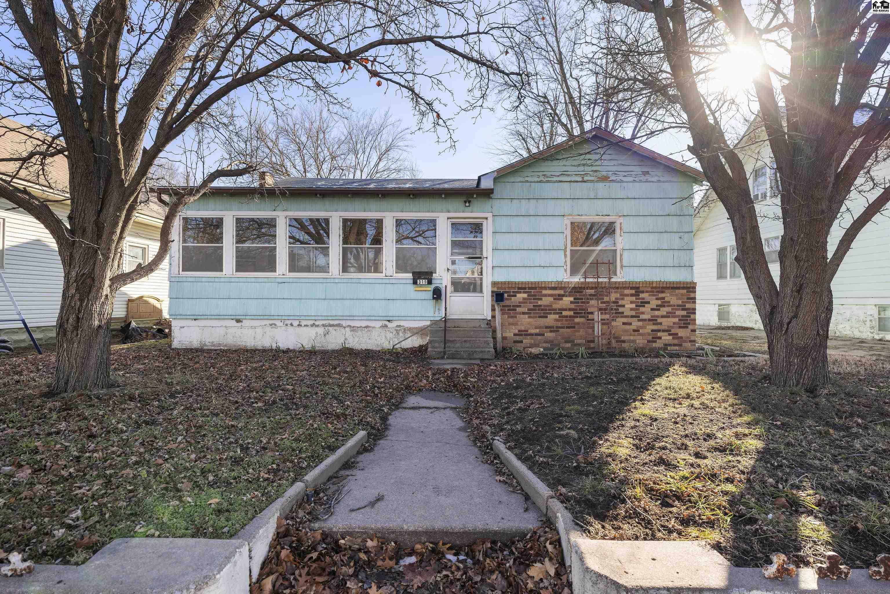 319 E 11th Avenue Hutchinson KS 67501