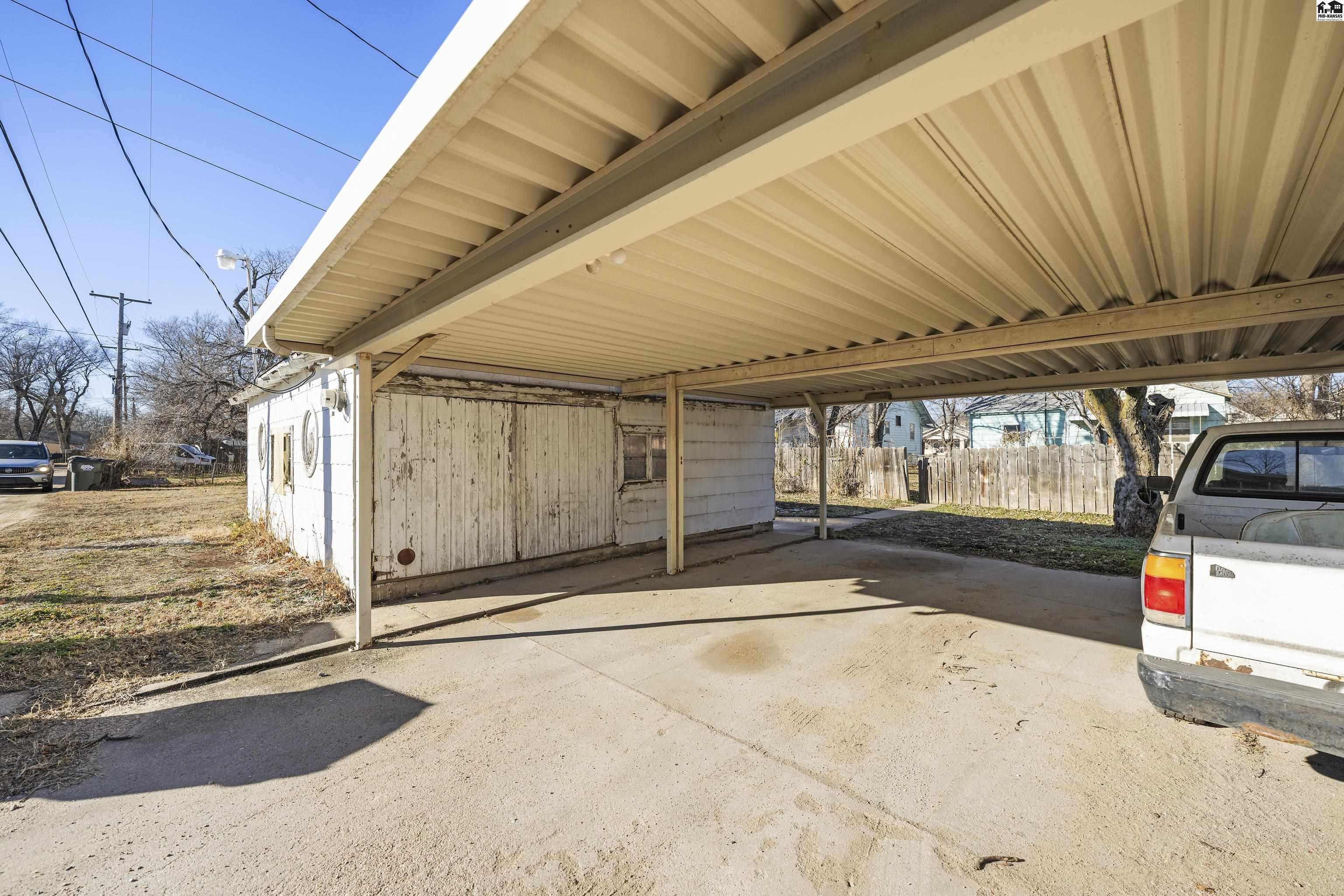 319 E 11th Avenue Hutchinson KS 67501