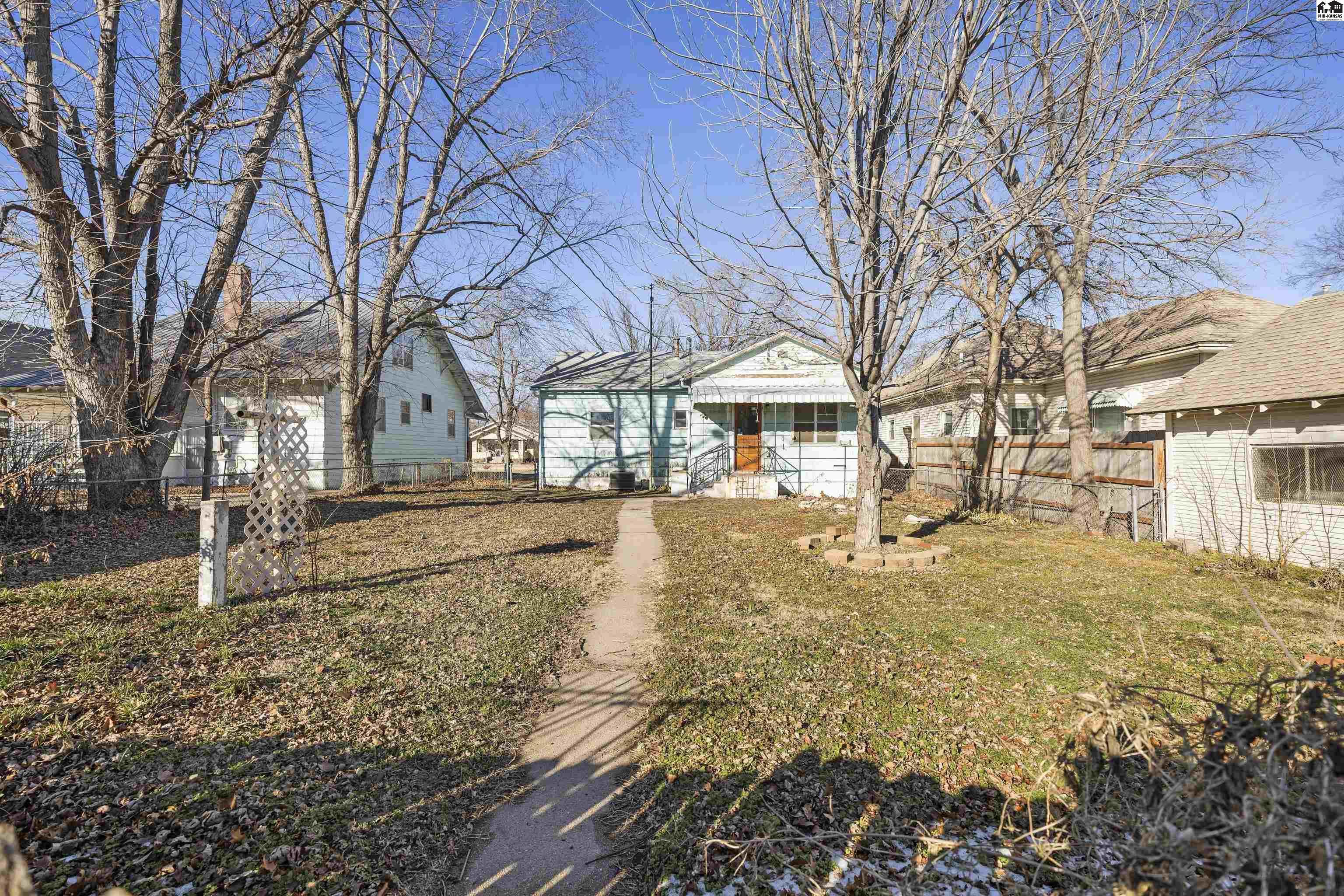 319 E 11th Avenue Hutchinson KS 67501