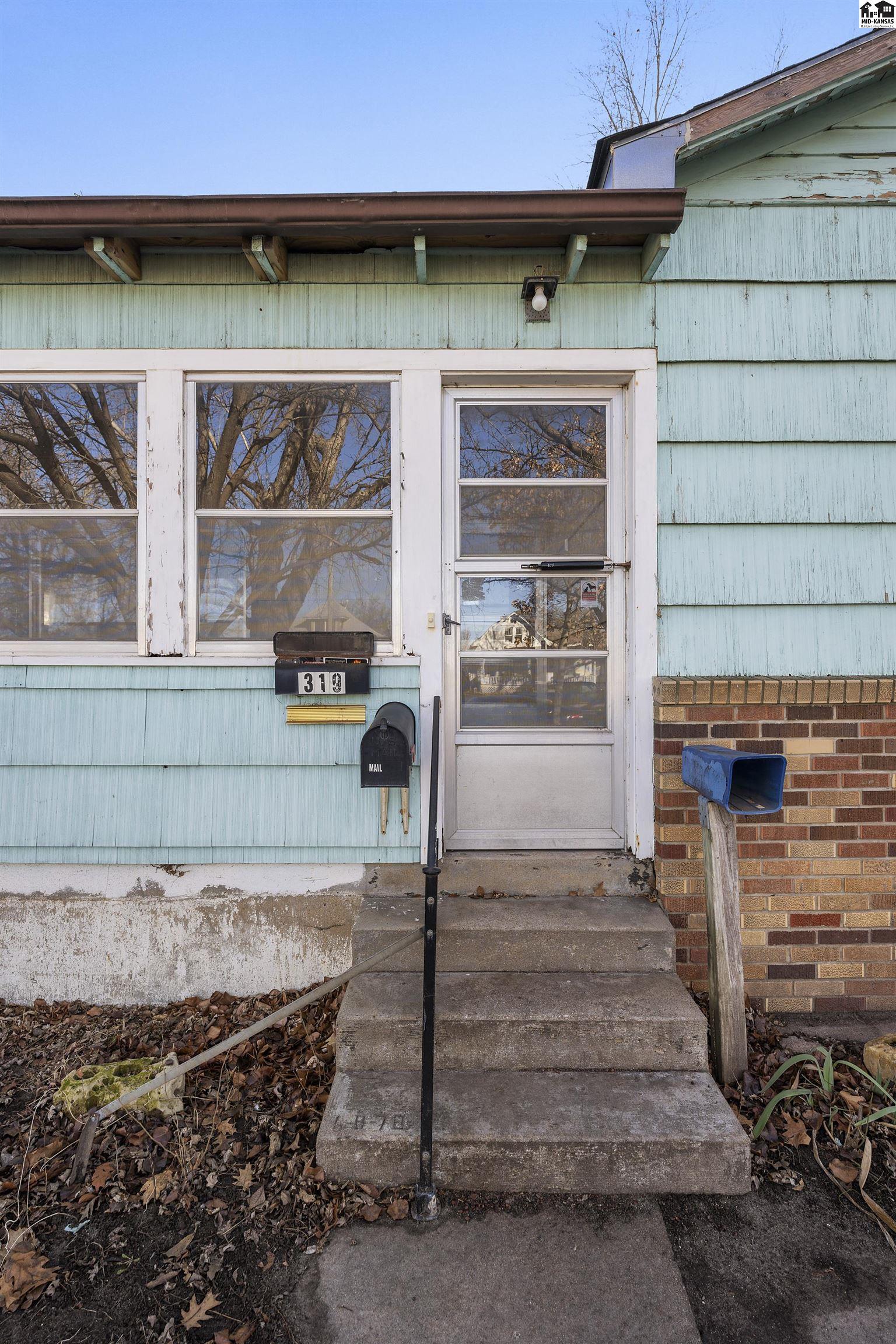 319 E 11th Avenue Hutchinson KS 67501