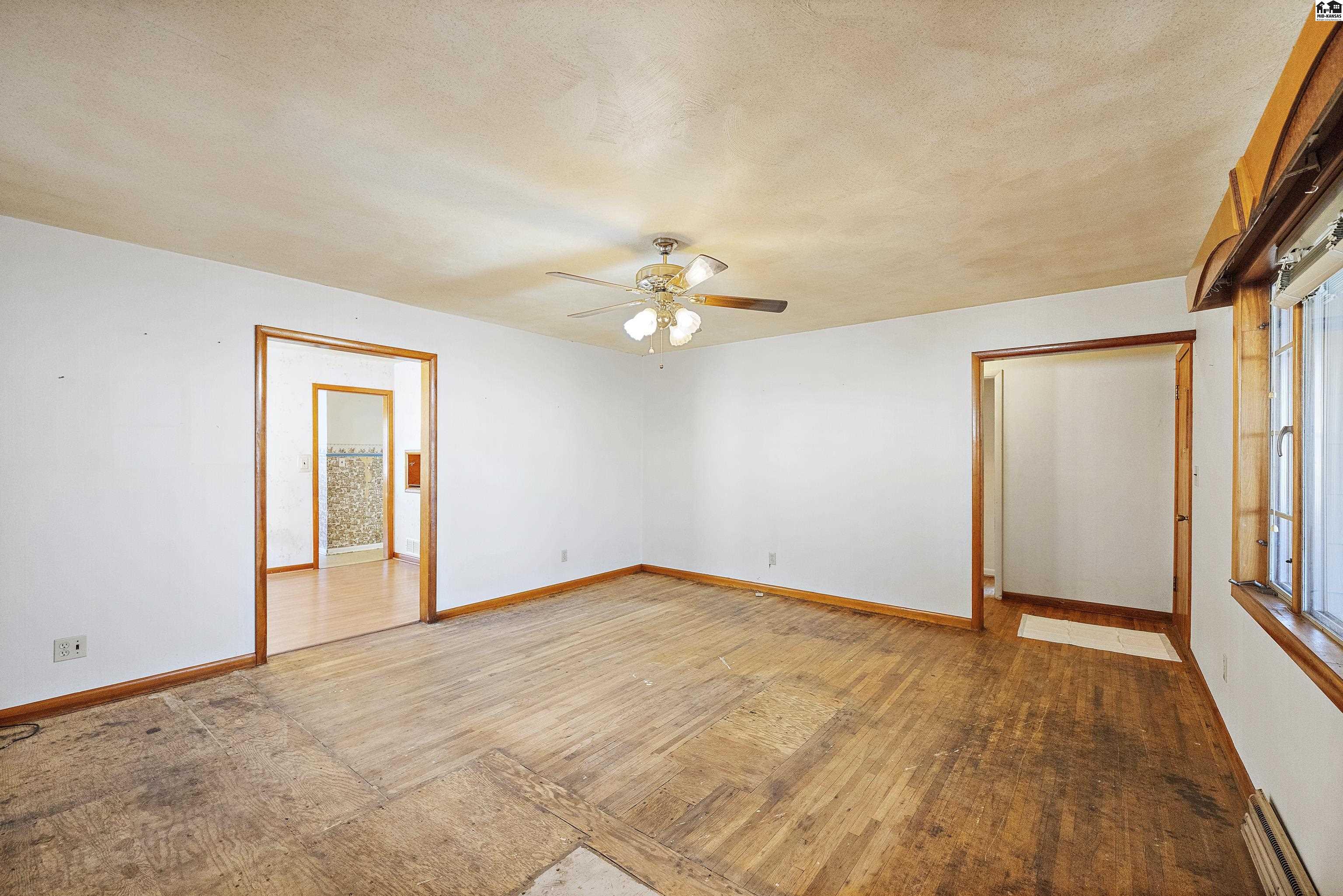 319 E 11th Avenue Hutchinson KS 67501