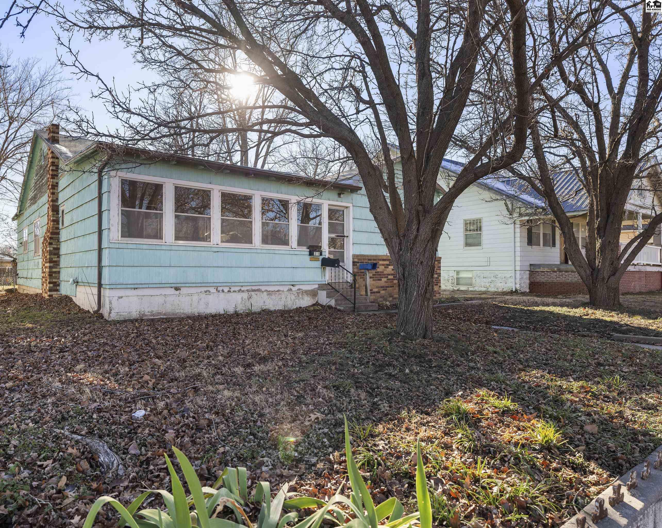 319 E 11th Avenue Hutchinson KS 67501