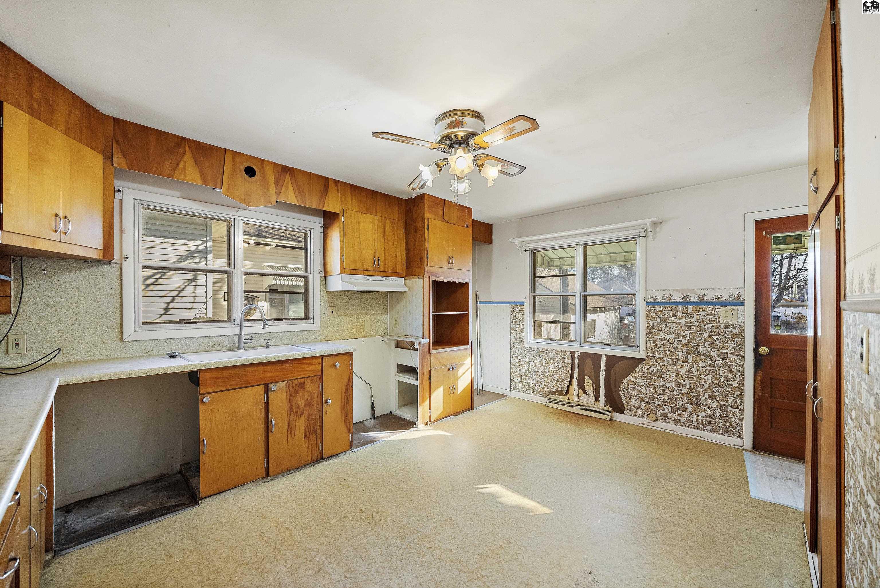 319 E 11th Avenue Hutchinson KS 67501