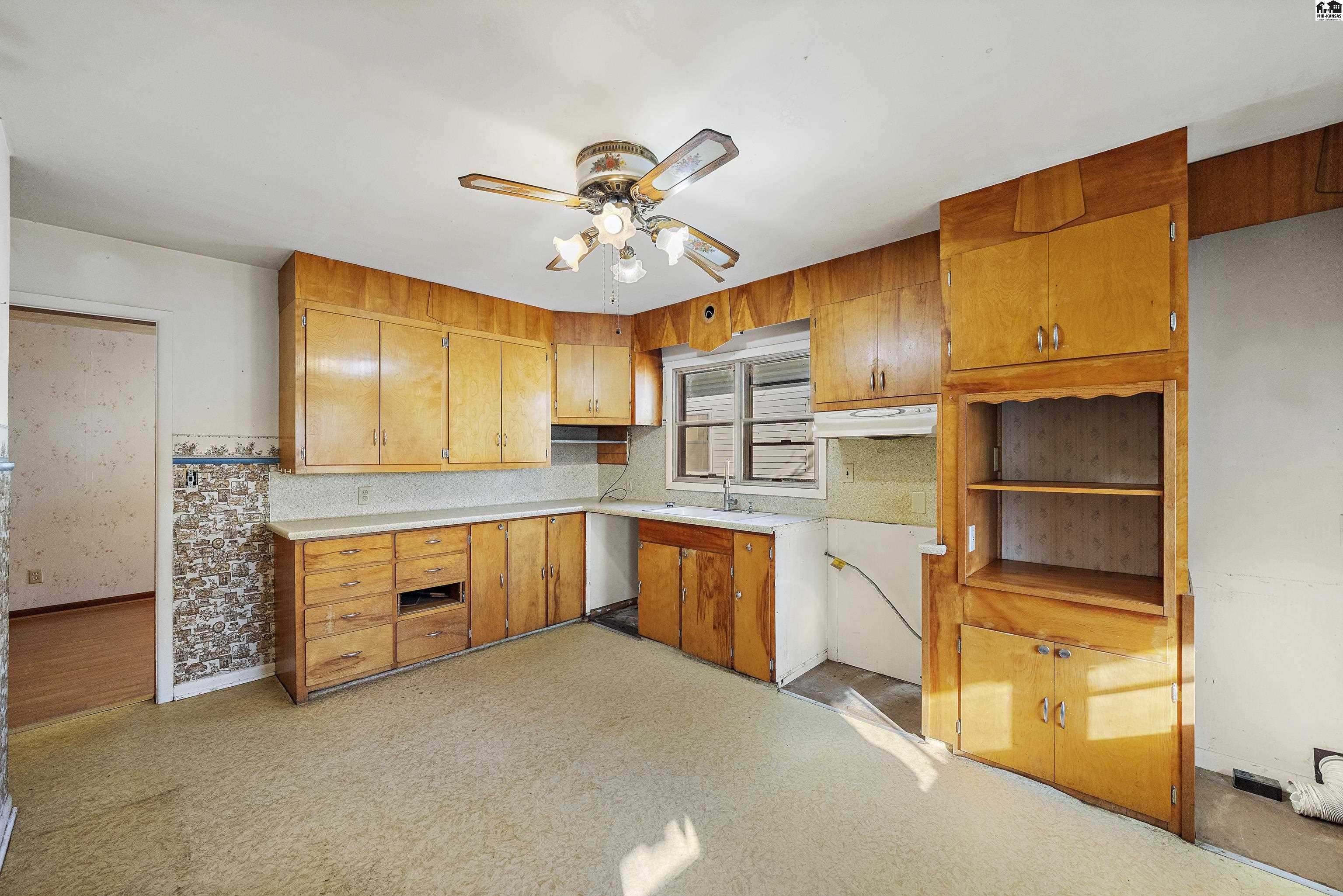 319 E 11th Avenue Hutchinson KS 67501