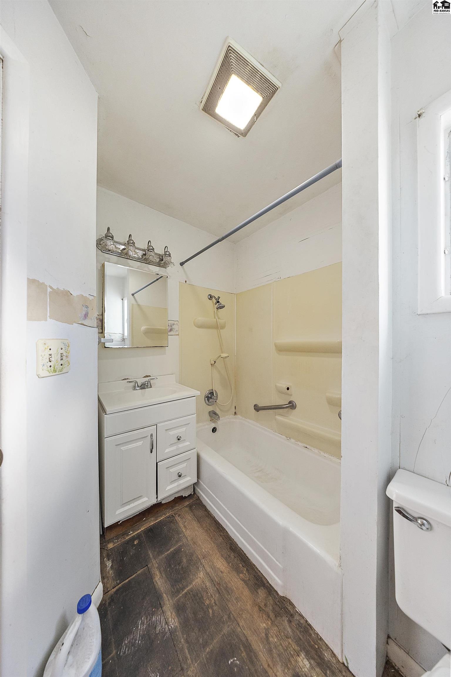 319 E 11th Avenue Hutchinson KS 67501