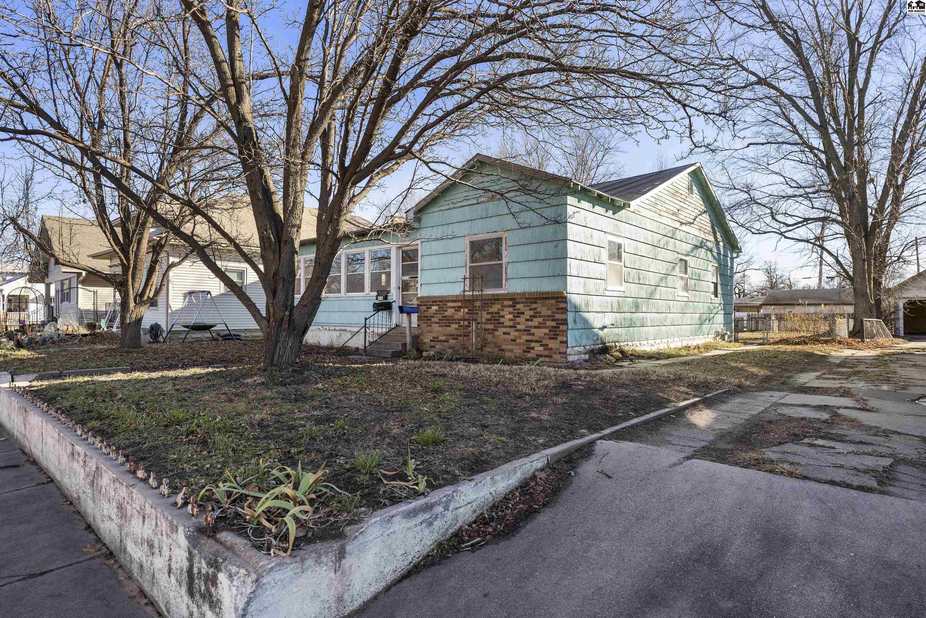 319 E 11th Avenue Hutchinson KS 67501