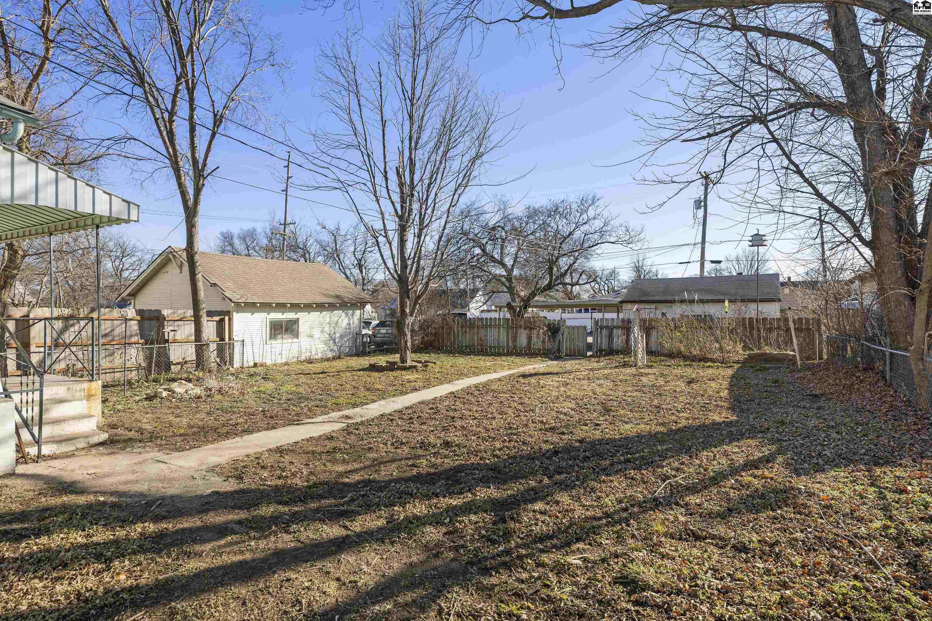 319 E 11th Avenue Hutchinson KS 67501