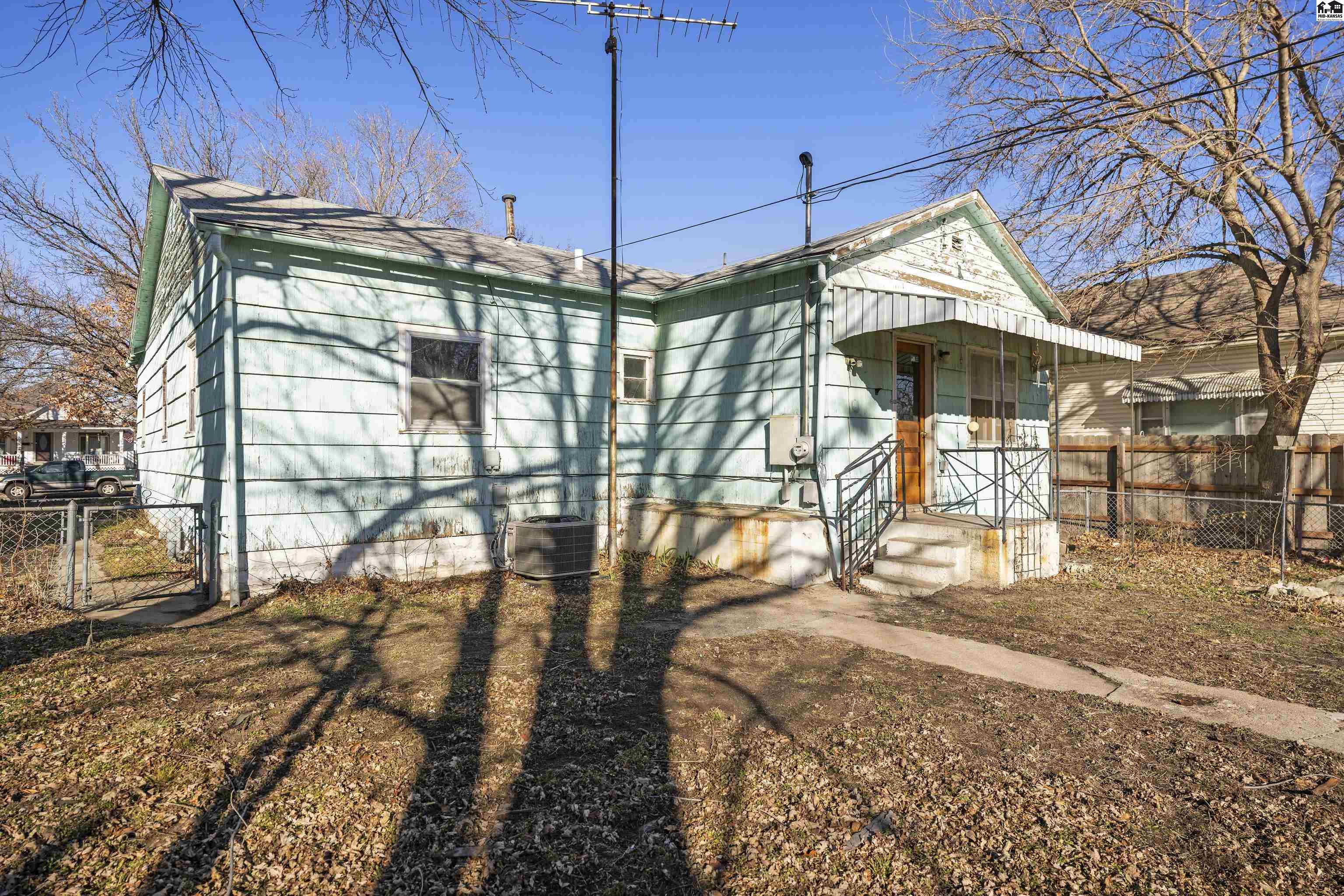 319 E 11th Avenue Hutchinson KS 67501
