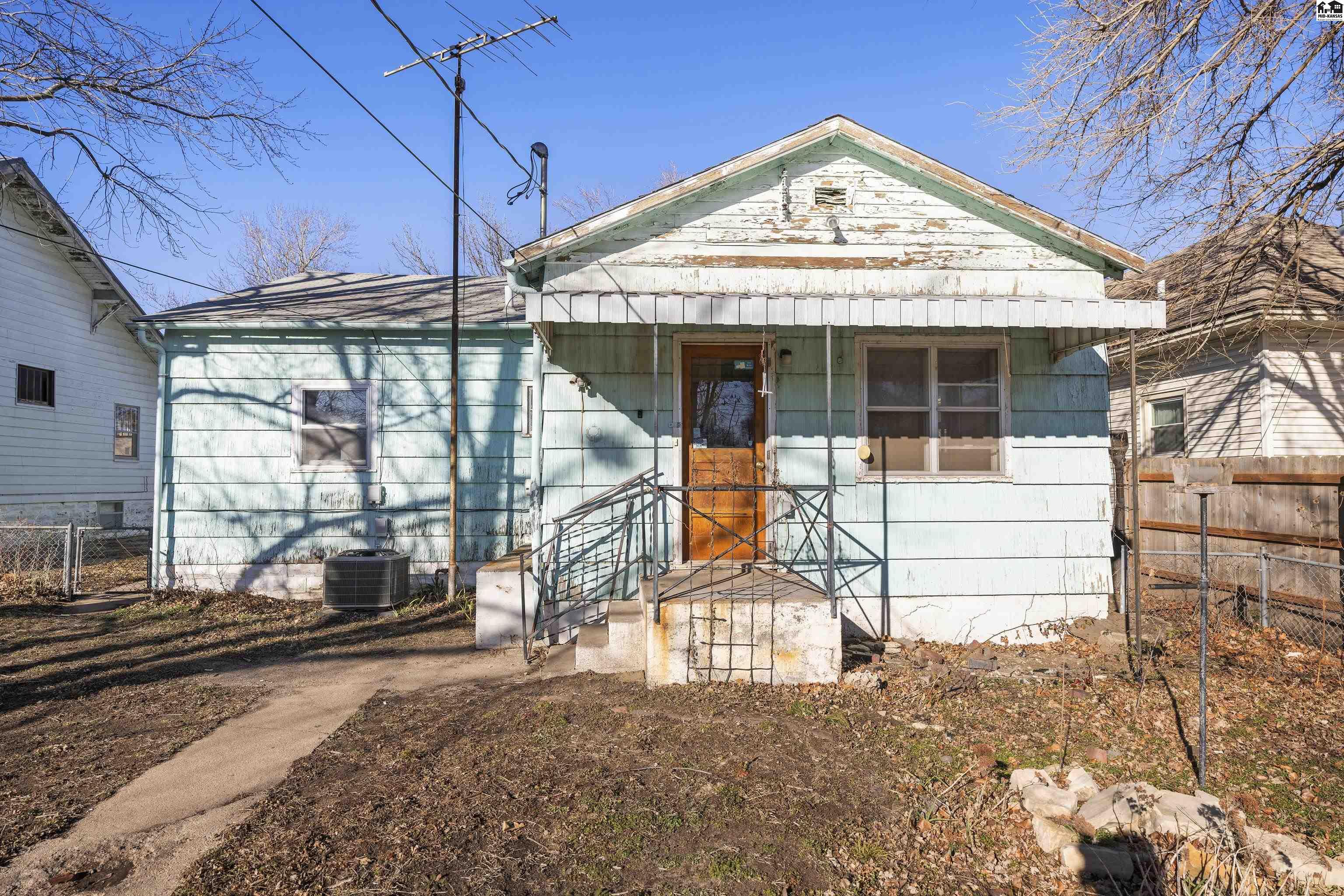 319 E 11th Avenue Hutchinson KS 67501