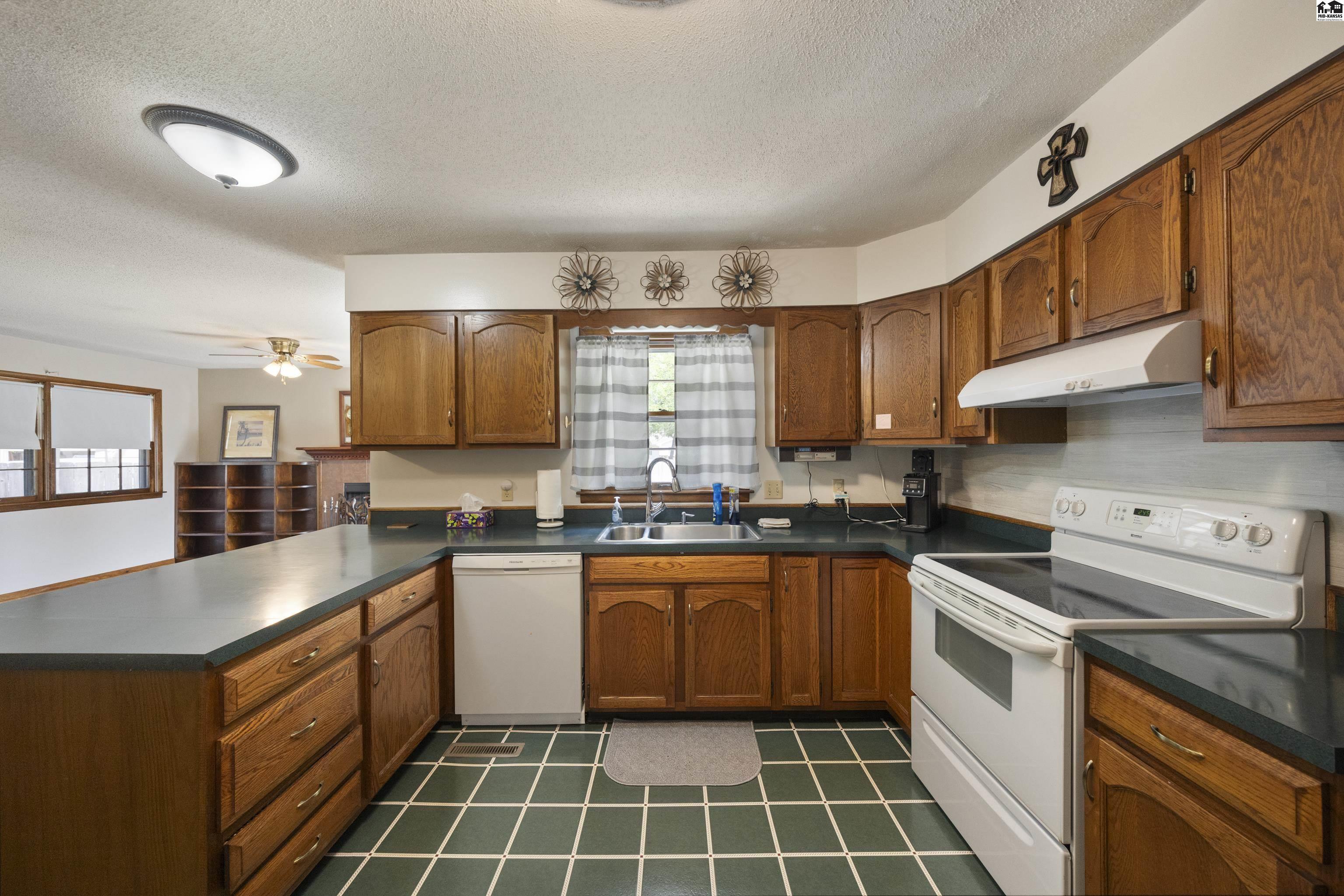 931 Trinity Drive Newton KS 67114