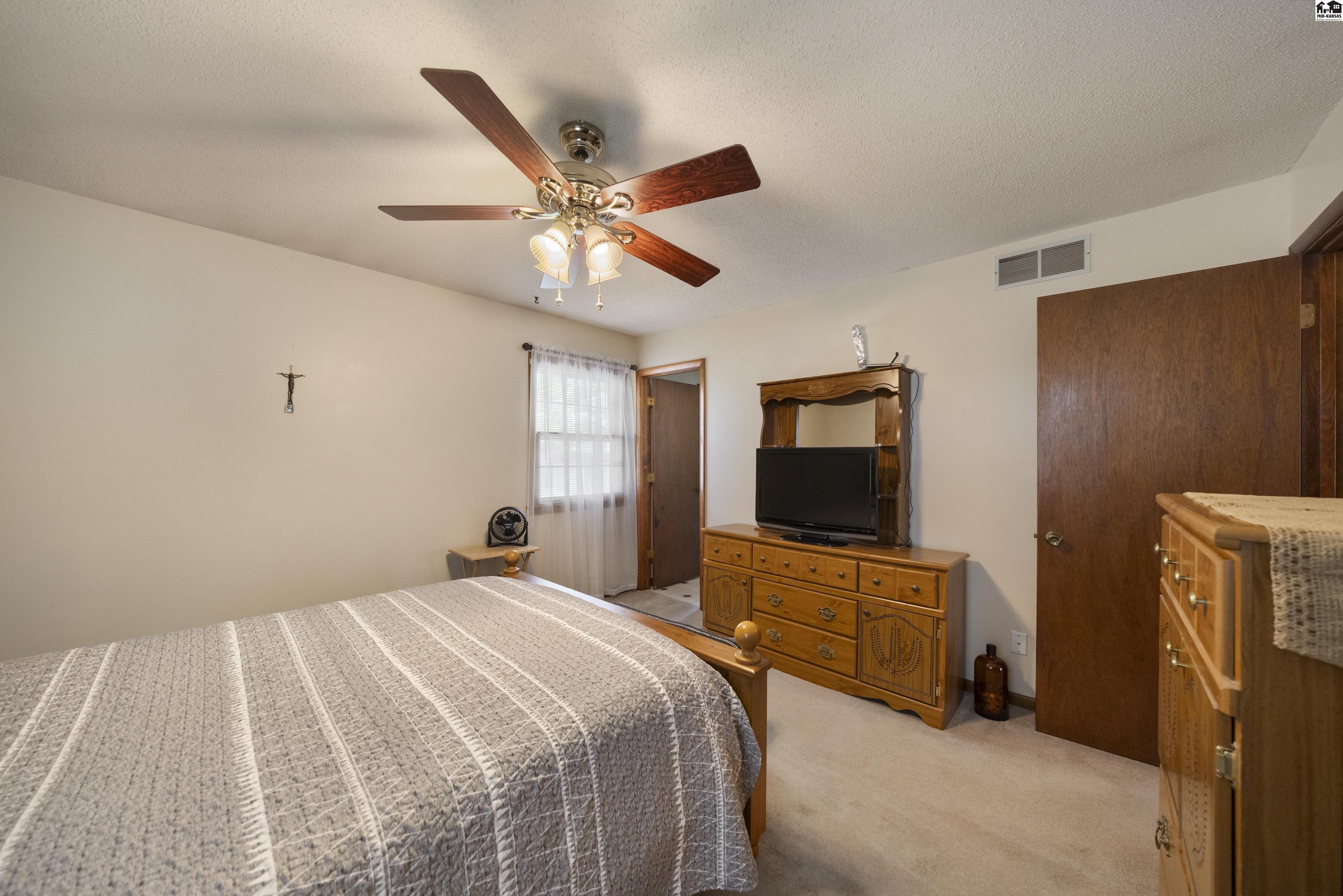 931 Trinity Drive Newton KS 67114