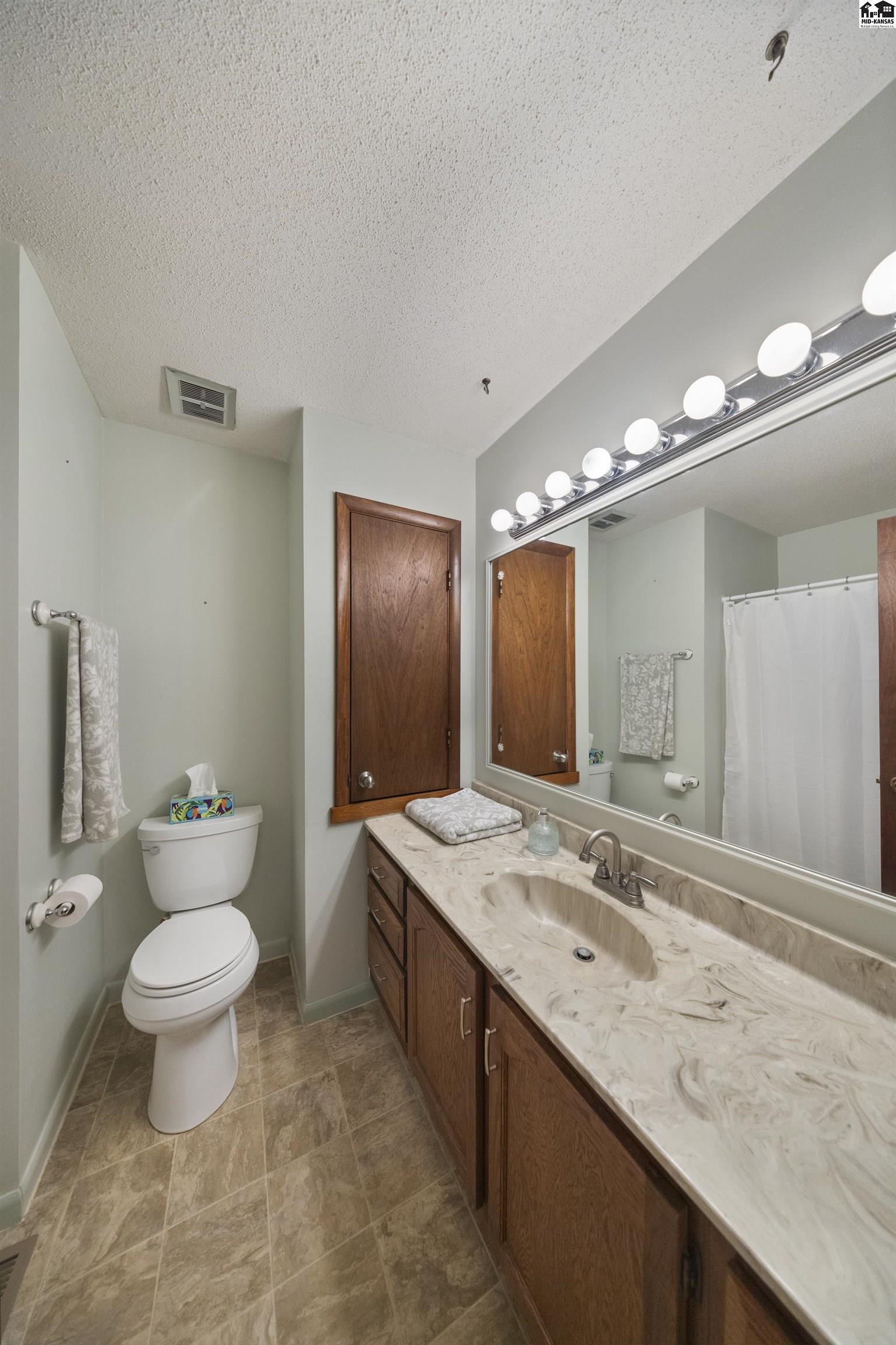 931 Trinity Drive Newton KS 67114